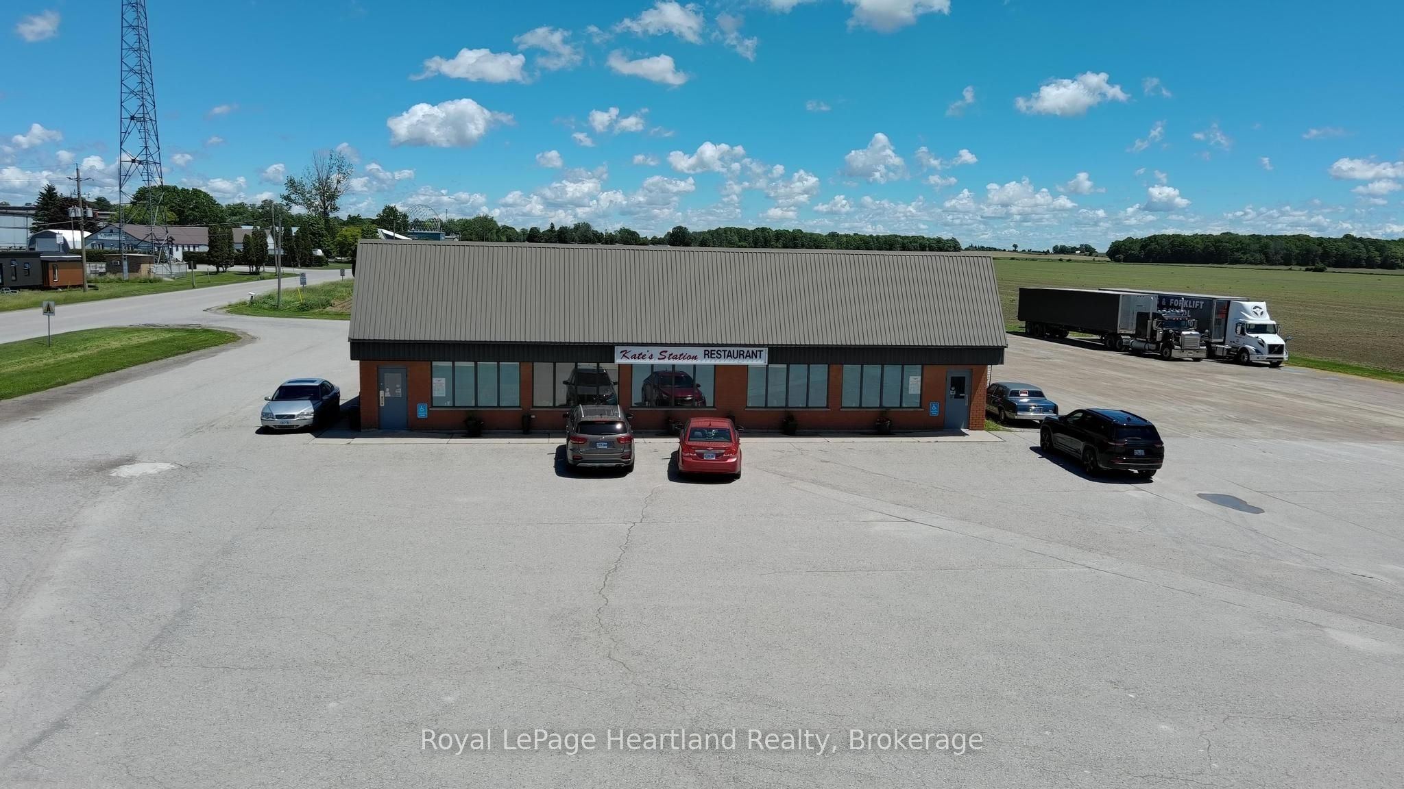 76988 London Road S Property Photo 1
