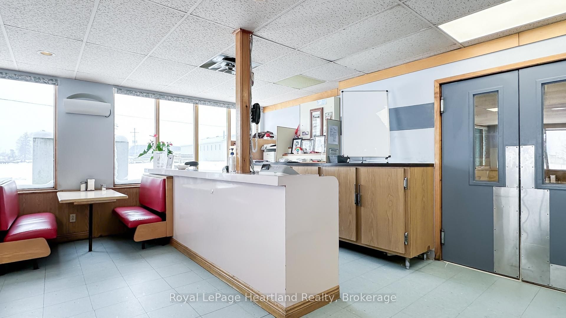 76988 London Road S Property Photo 22