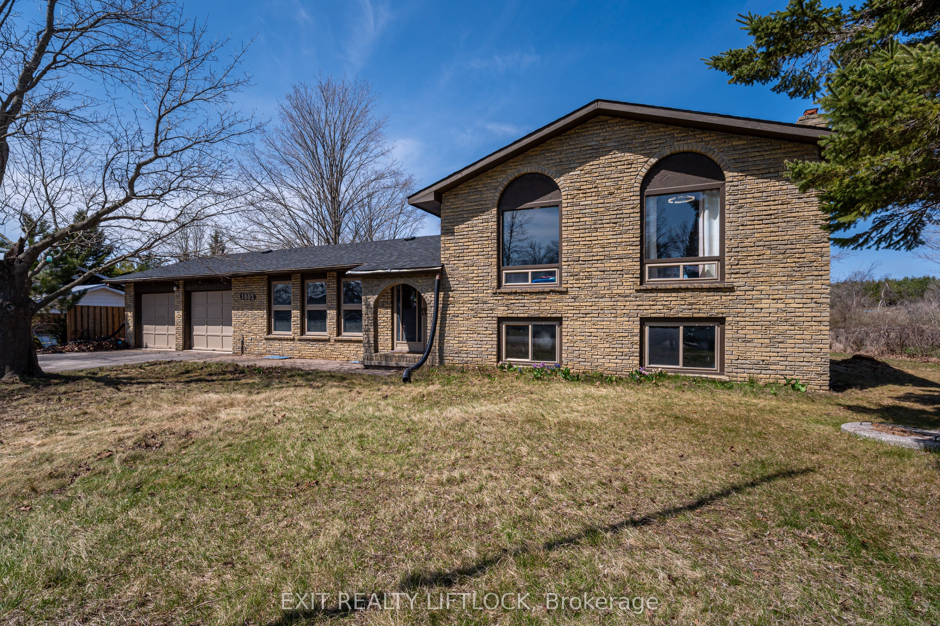 1802 Young's Point Road Property Photo 1