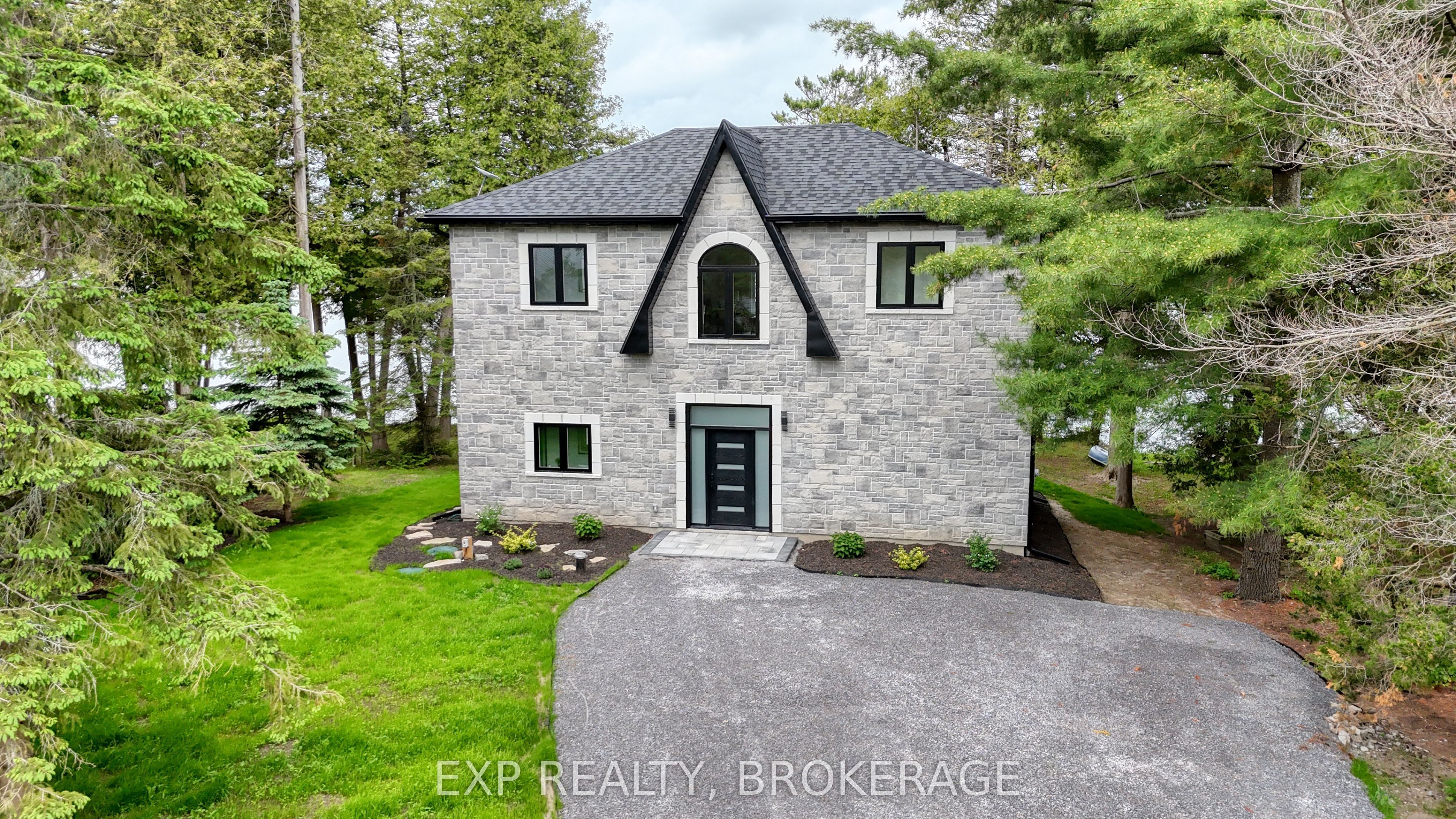 121b Varty Lake Road Property Photo 1