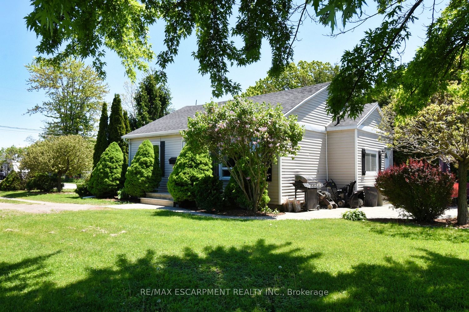 3674 Campden Rd Property Photo 1