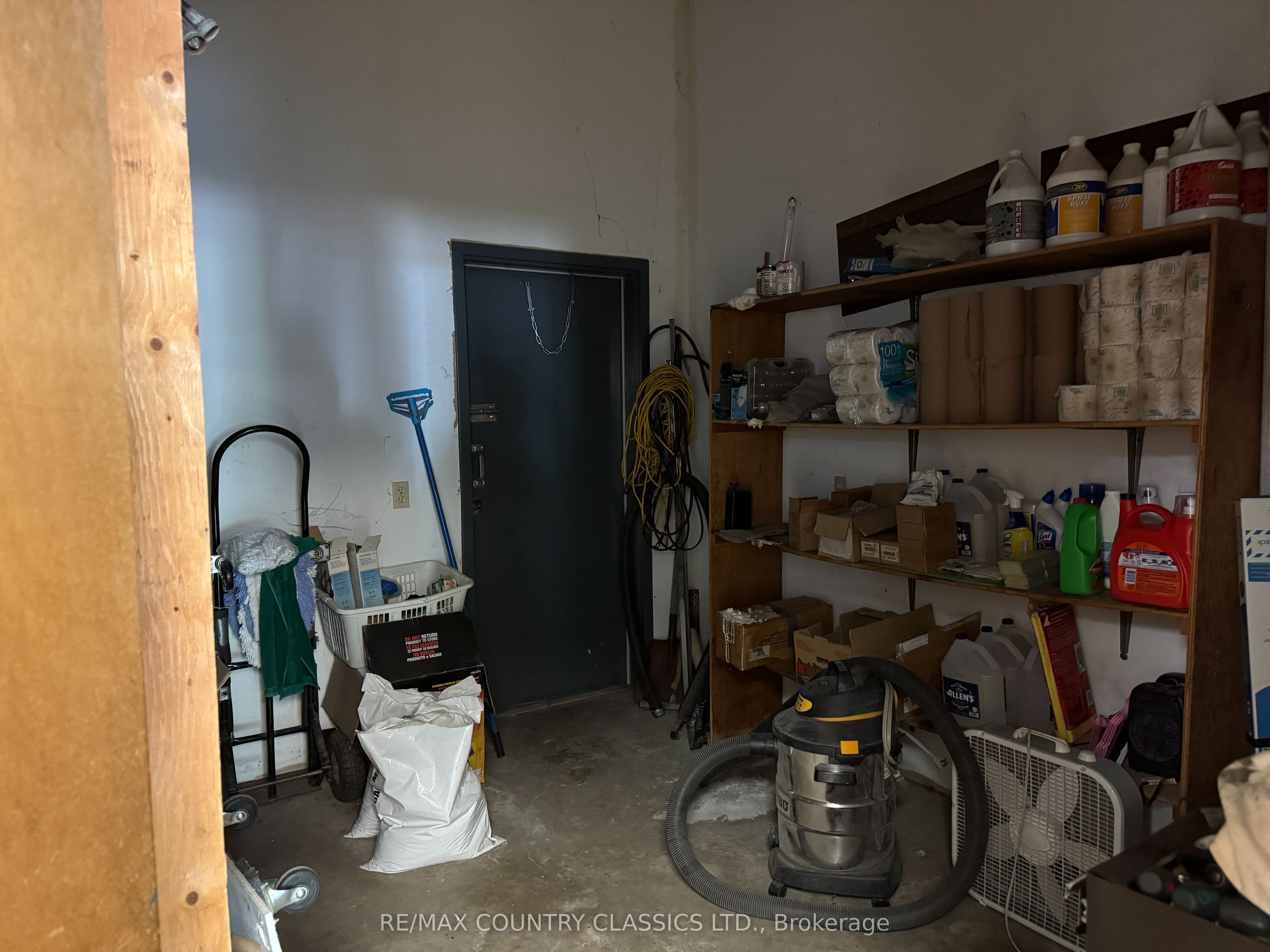 211 Hastings Street N Property Photo 3
