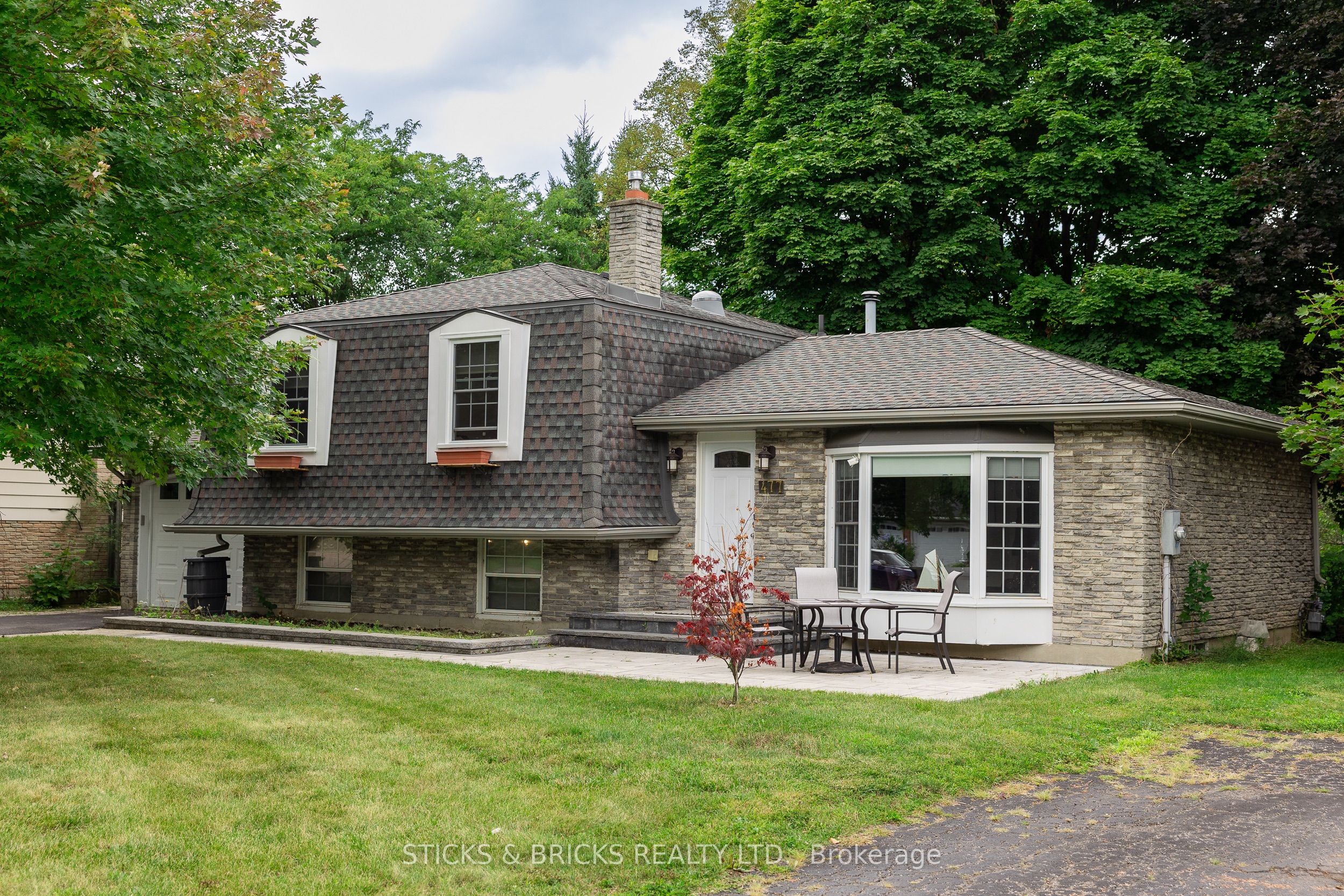475 Dorchester St Property Photo 1