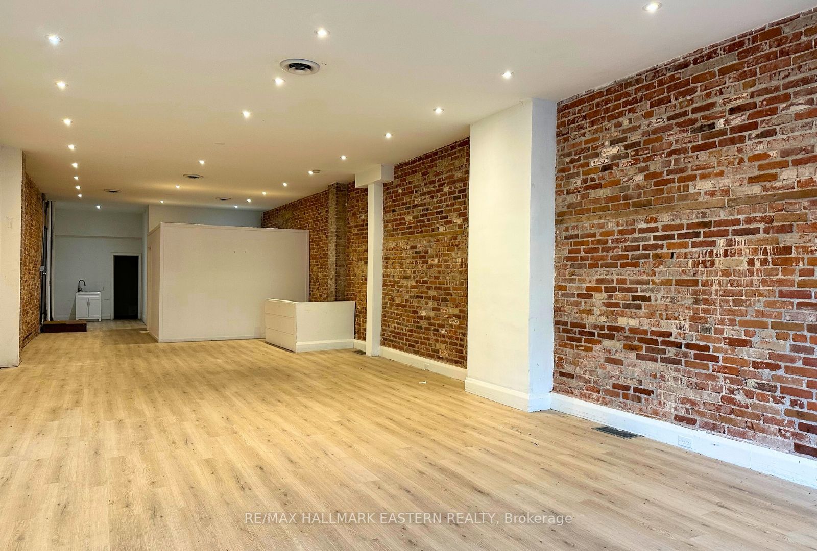 426 George Street N Property Photo 2