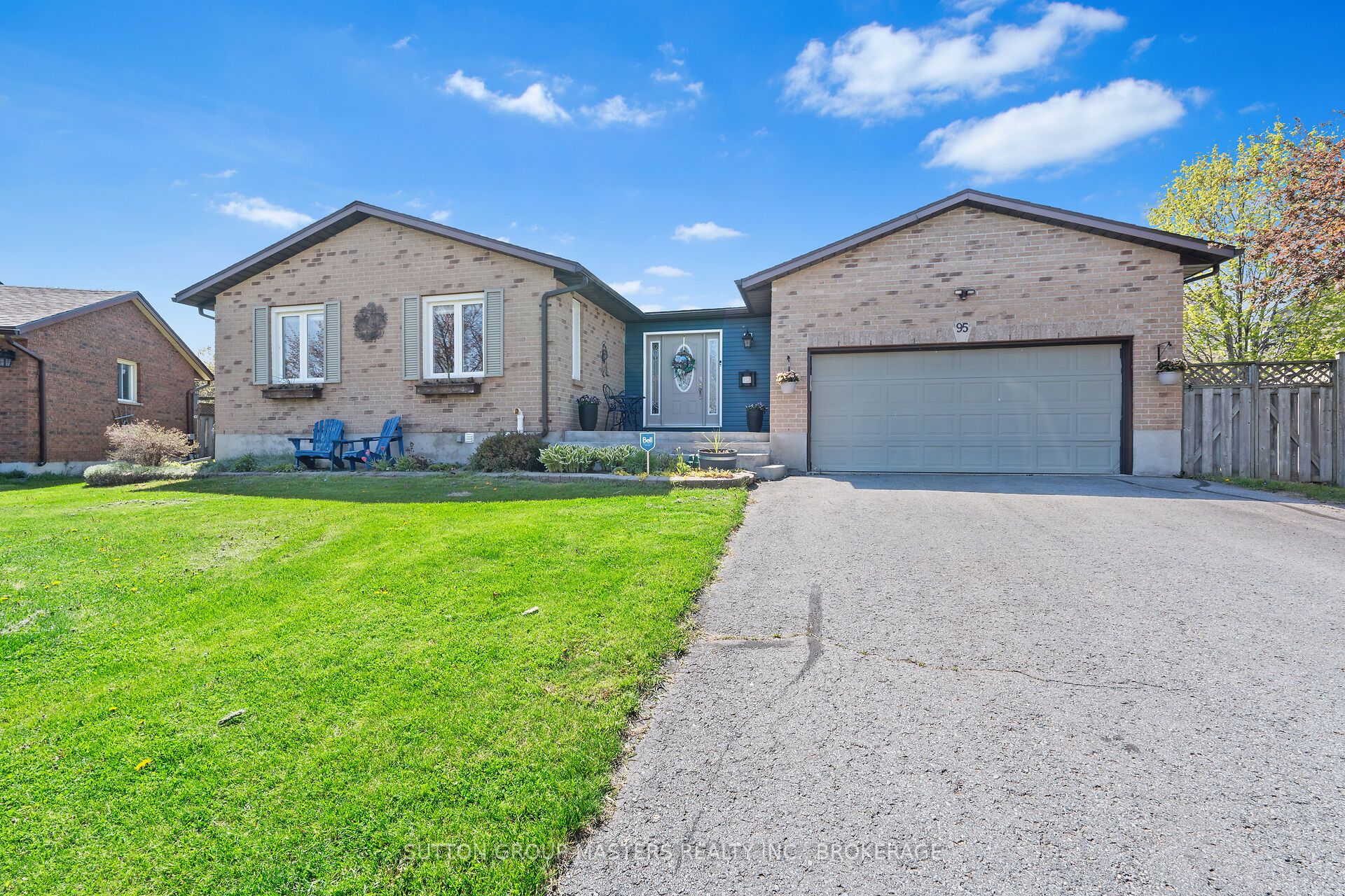 95 Nicholson Cres Property Photo 1