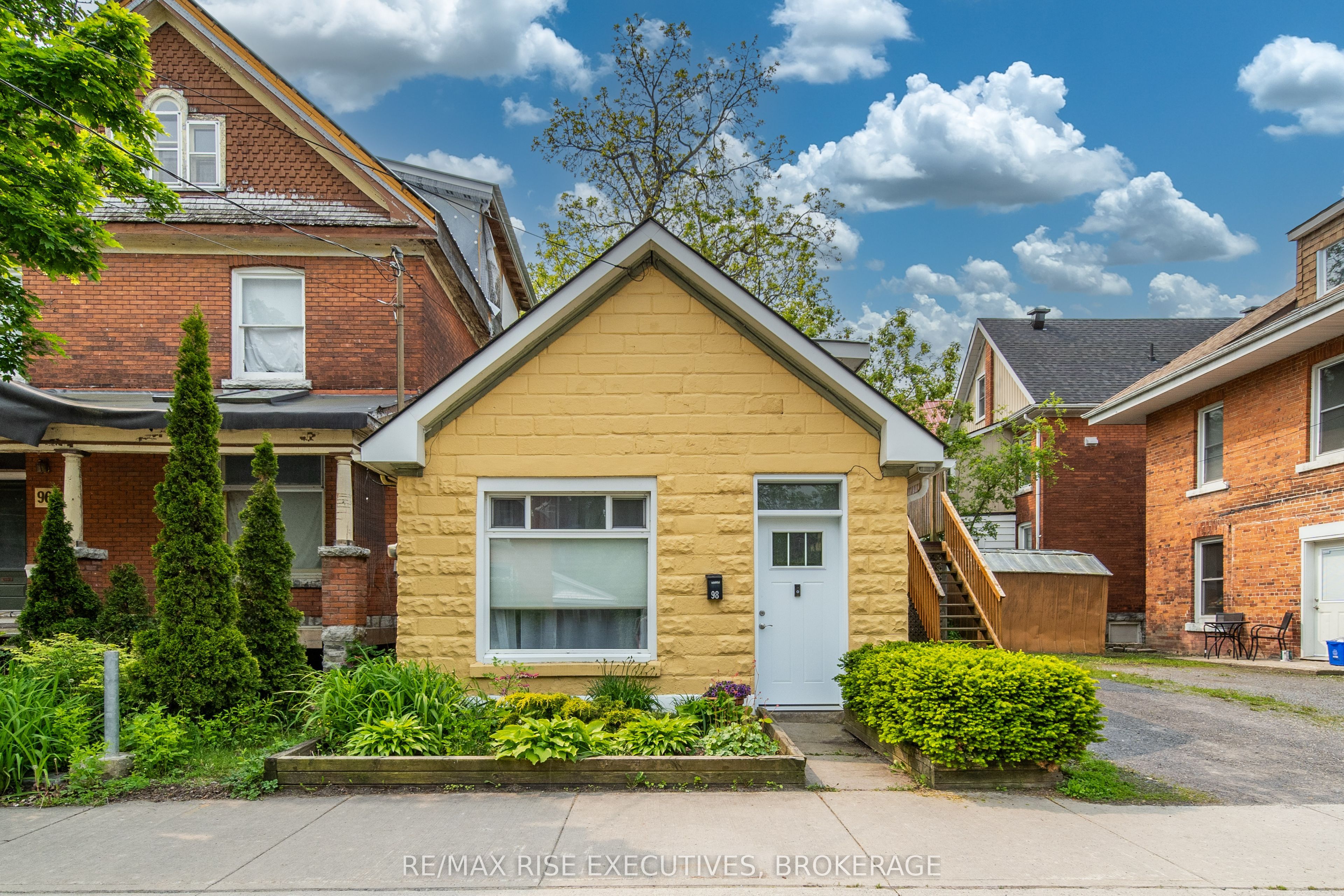 98 Mack Street Property Photo 1