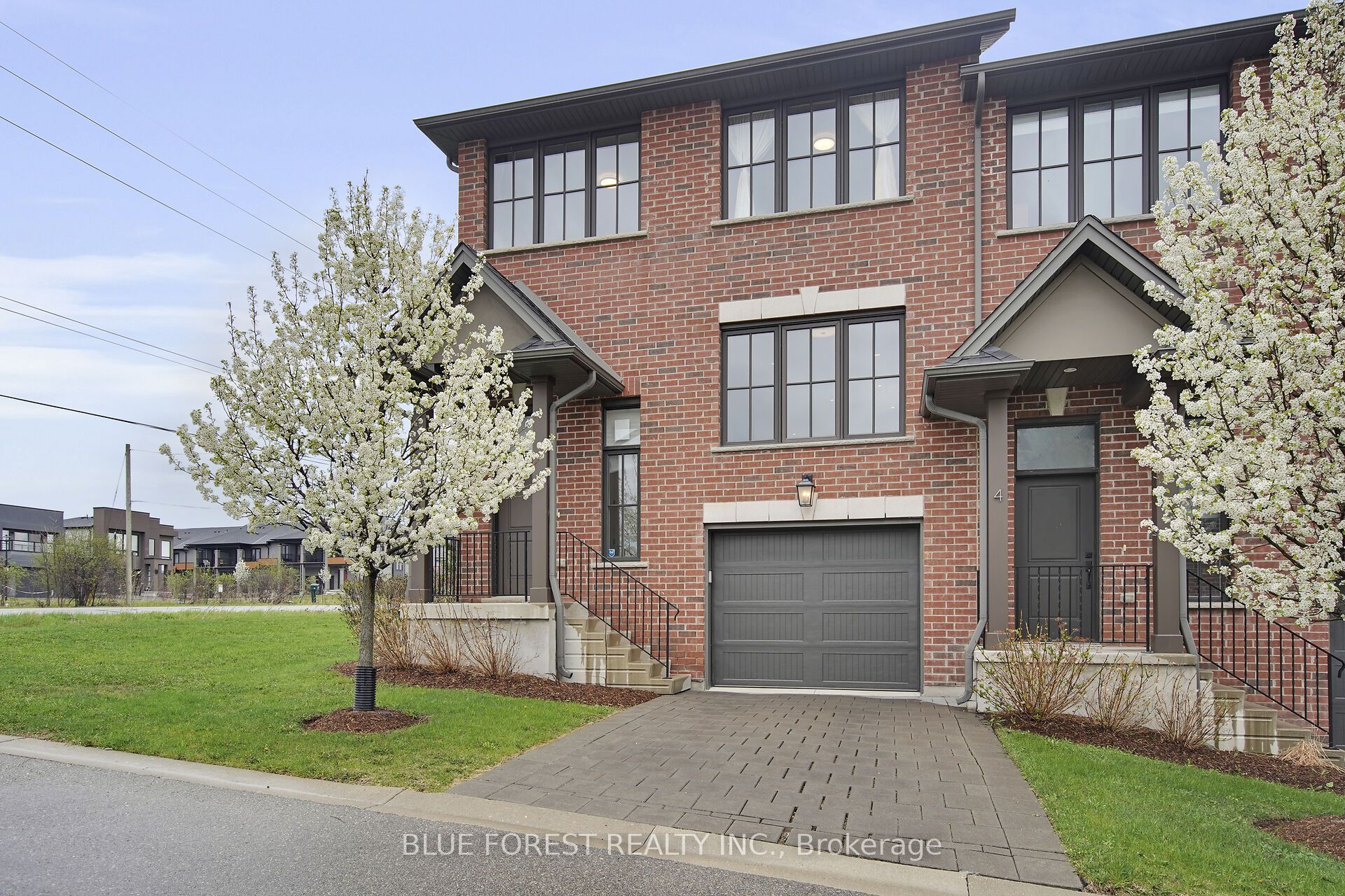 555 Sunningdale Rd E Property Photo 1
