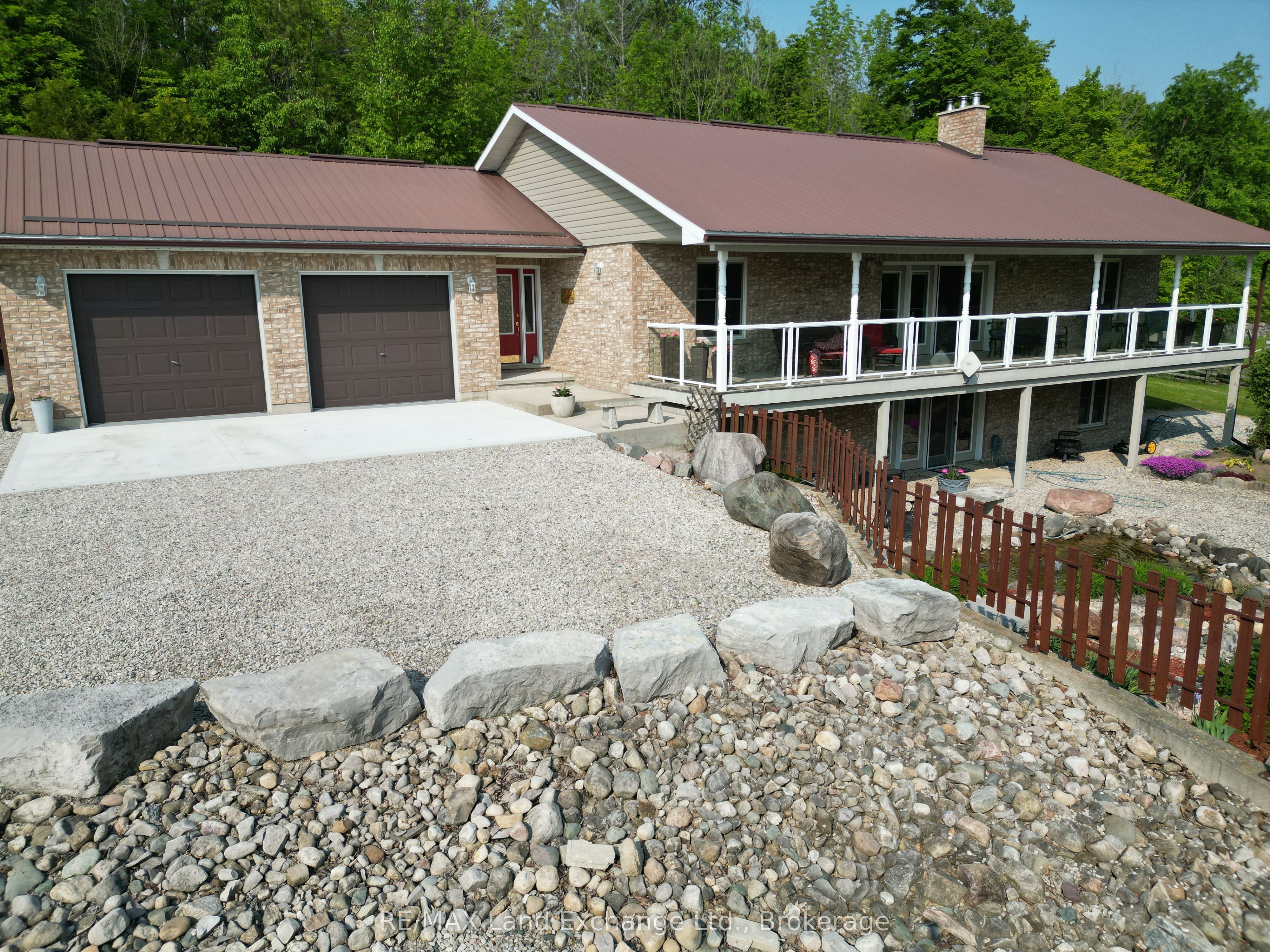 390 Paradise Lake Street Property Photo 2