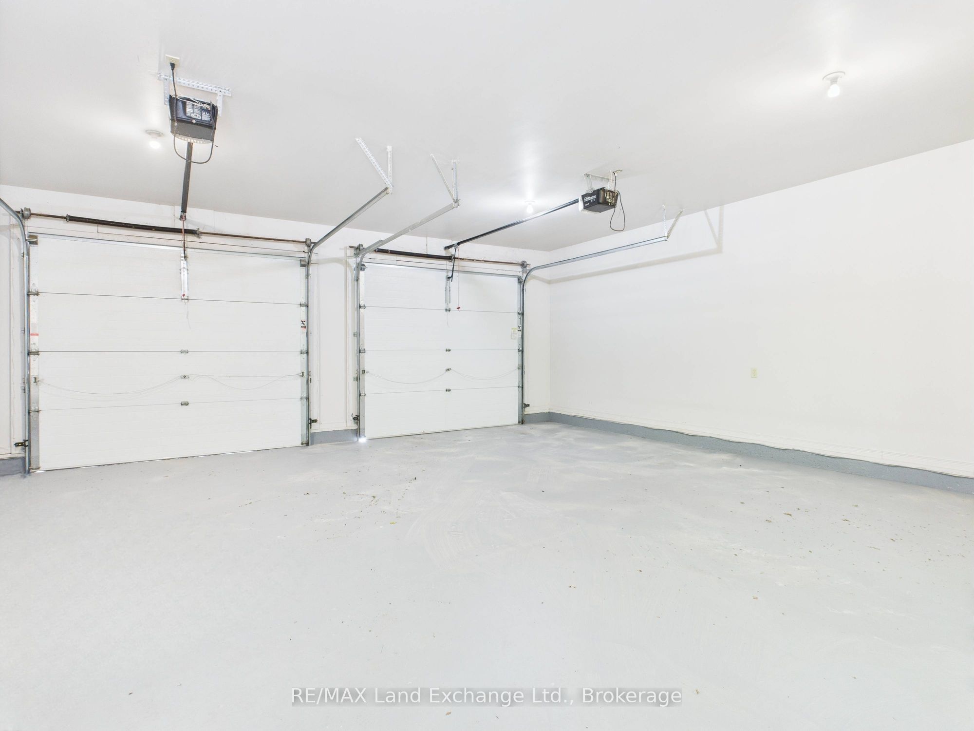 390 Paradise Lake Street Property Photo 15