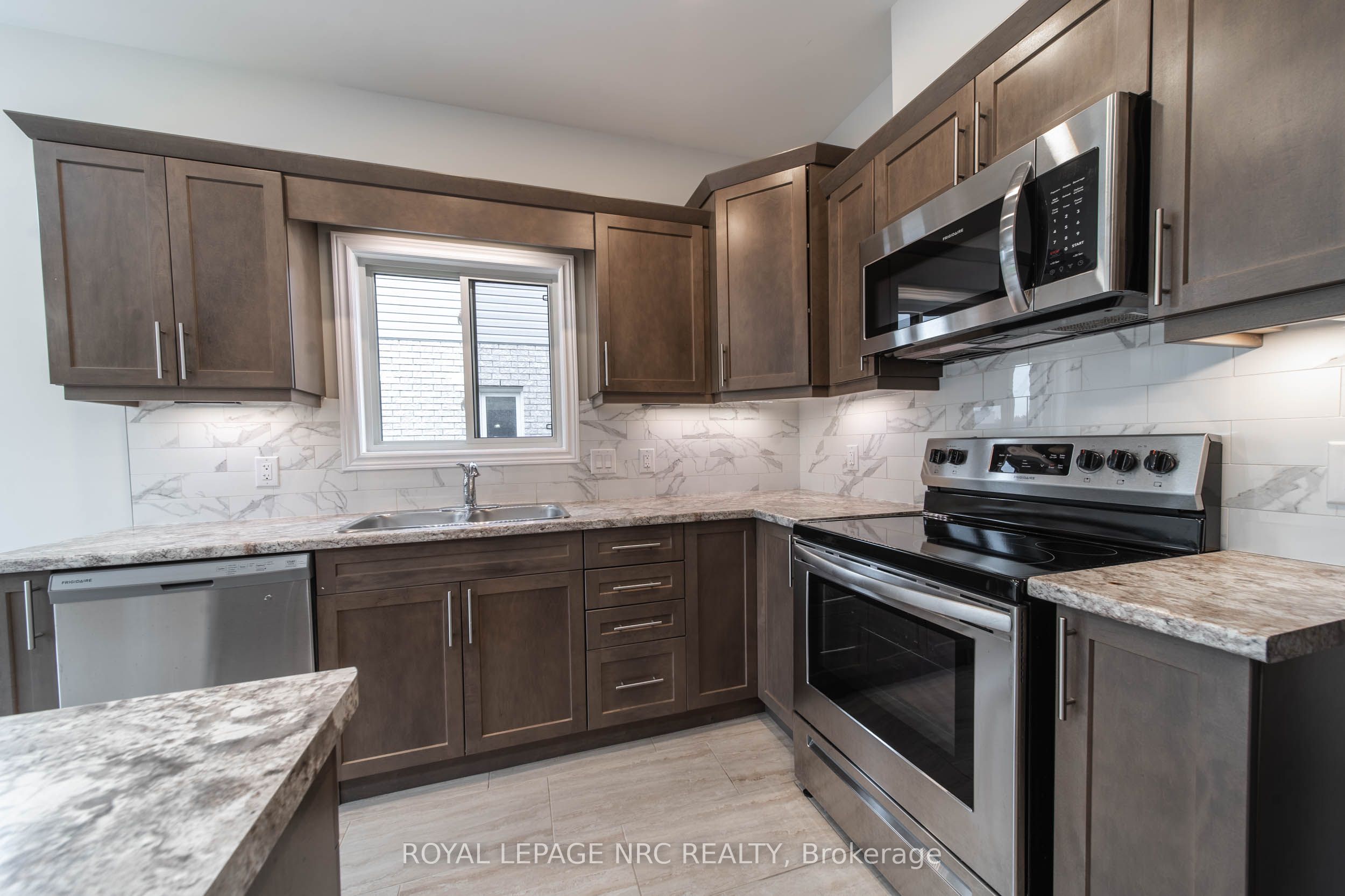 12 Berkshire Dr Property Photo 6