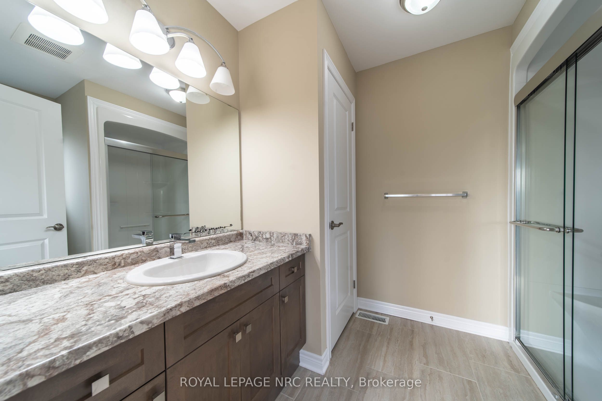 12 Berkshire Dr Property Photo 18