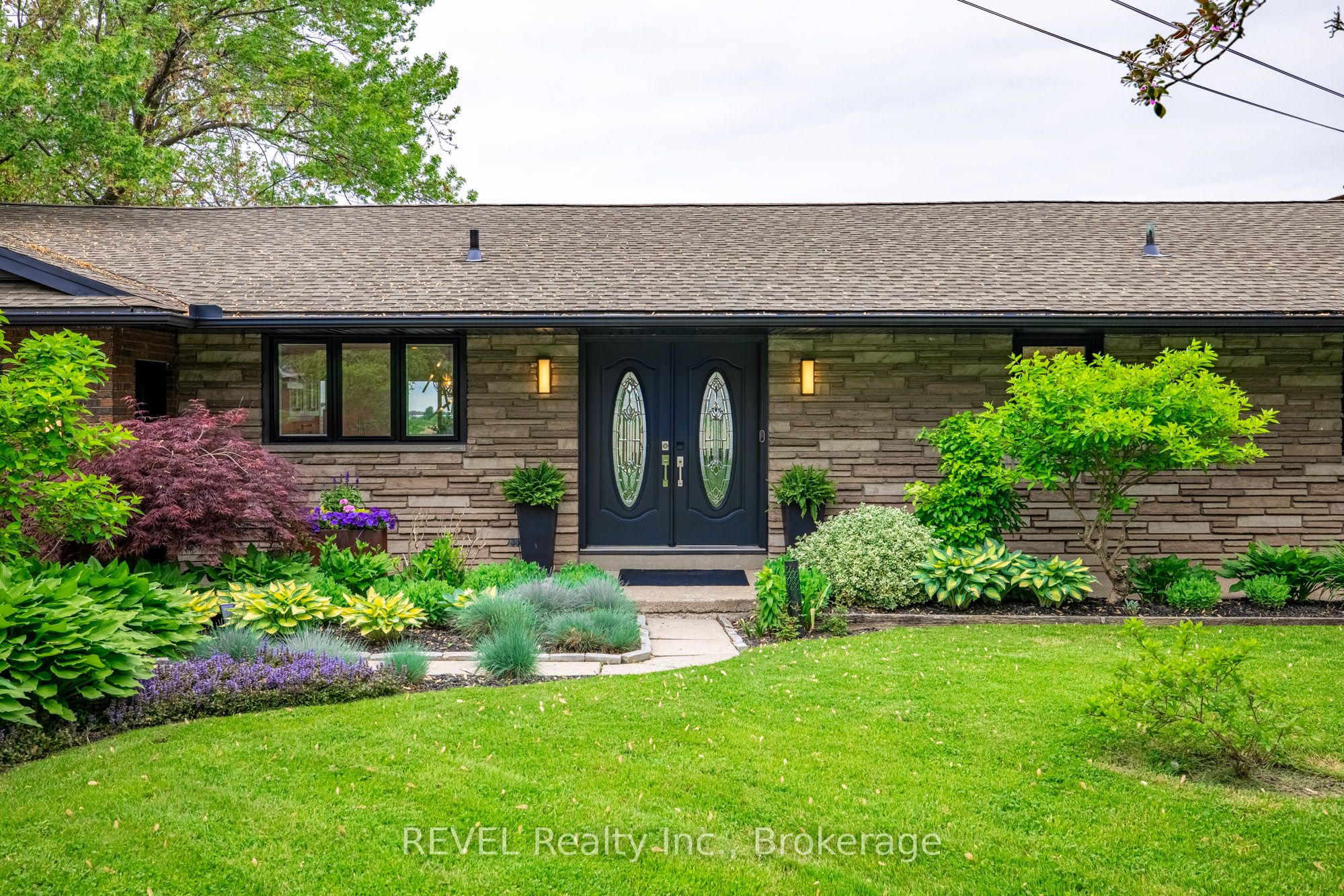 238 Queenston Road Property Photo 3