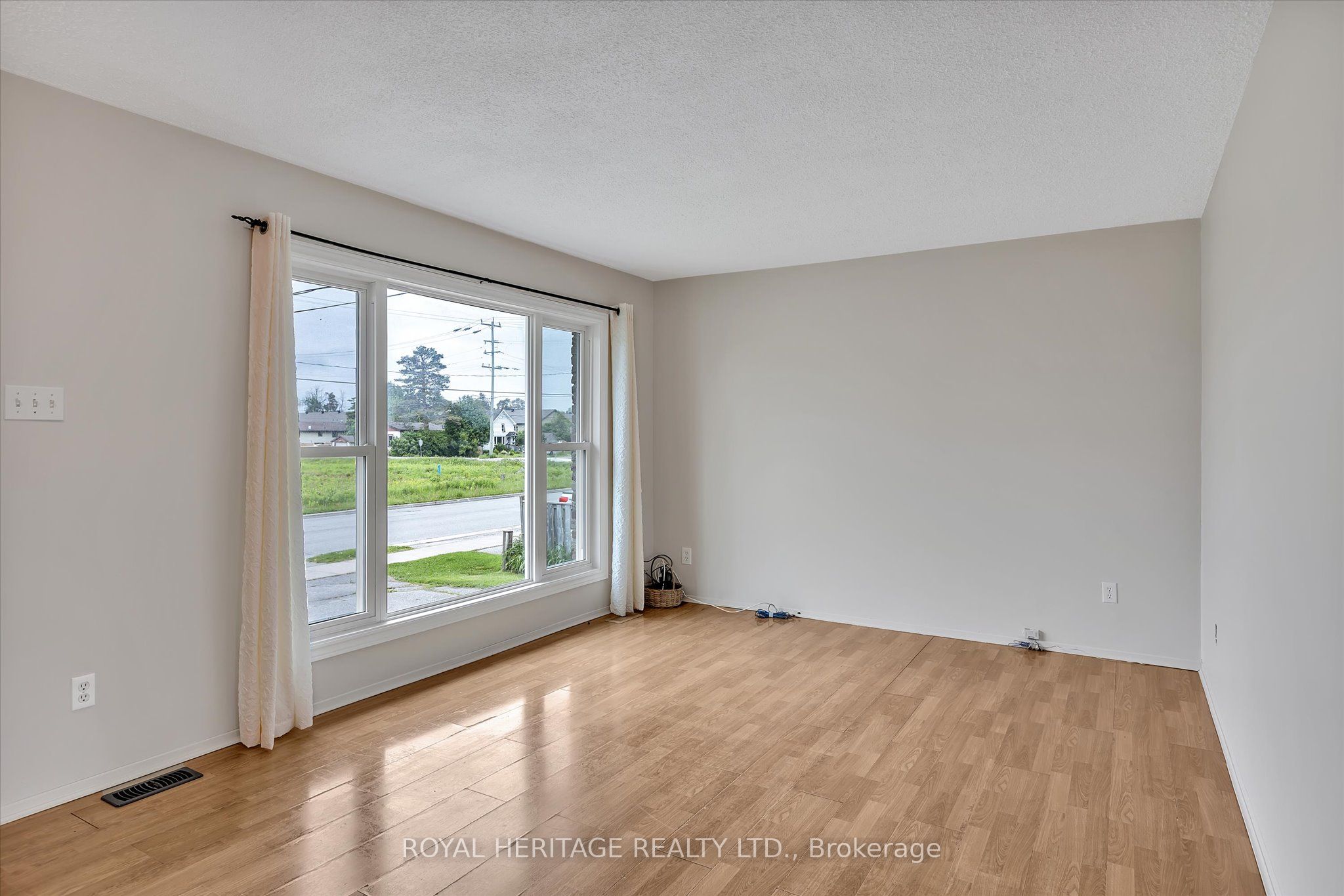 64 George St W Property Photo 9