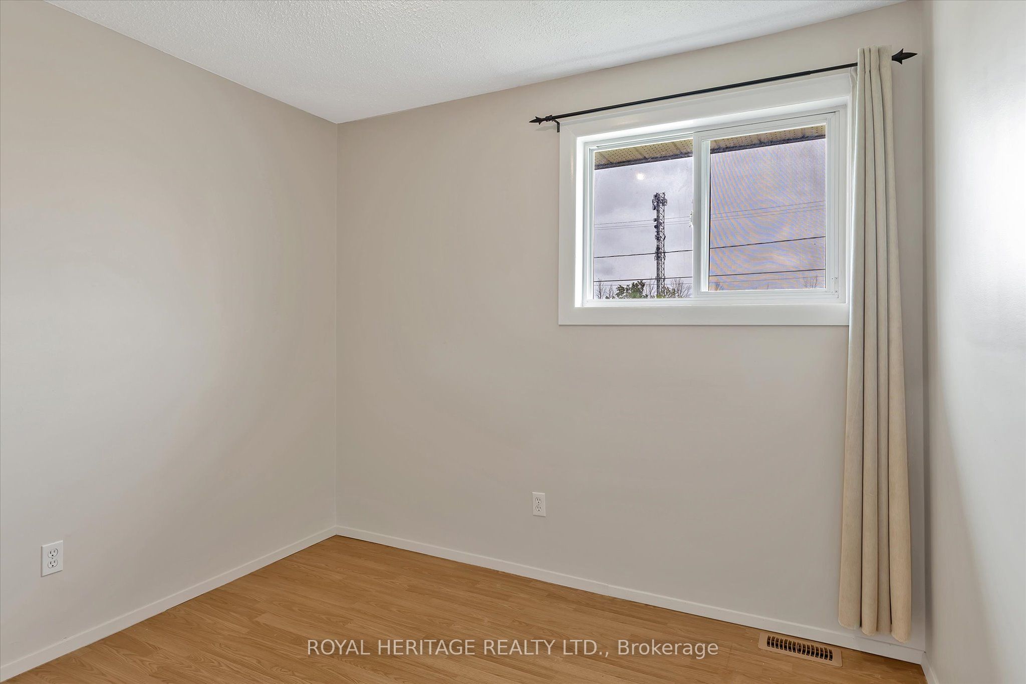 64 George St W Property Photo 19