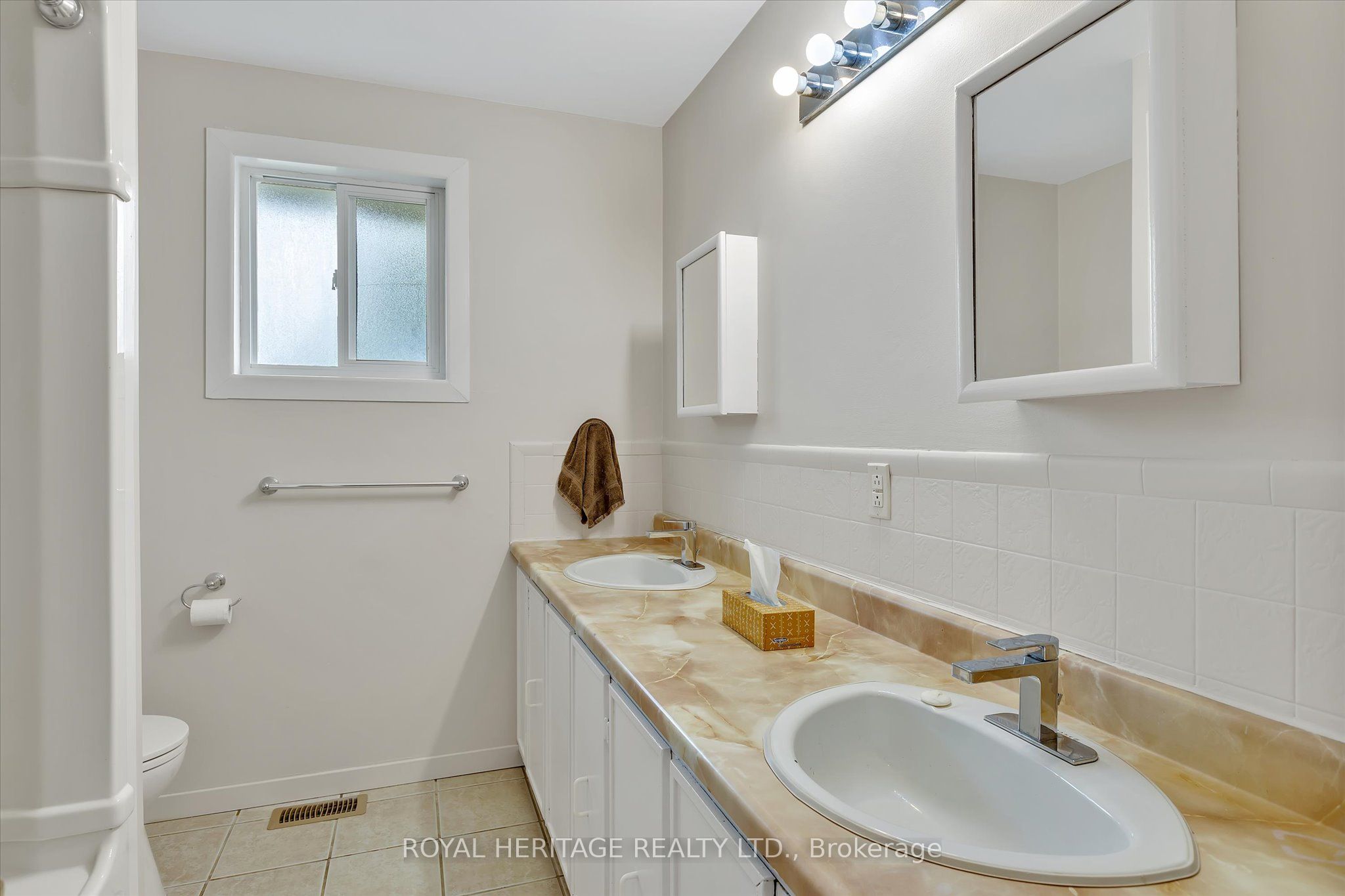 64 George St W Property Photo 21