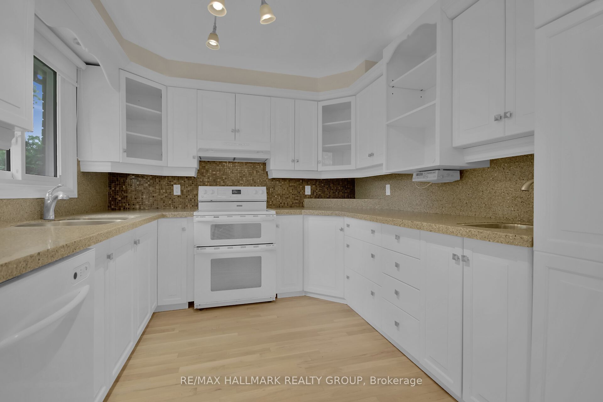 30 Brodeur Cres Property Photo 9