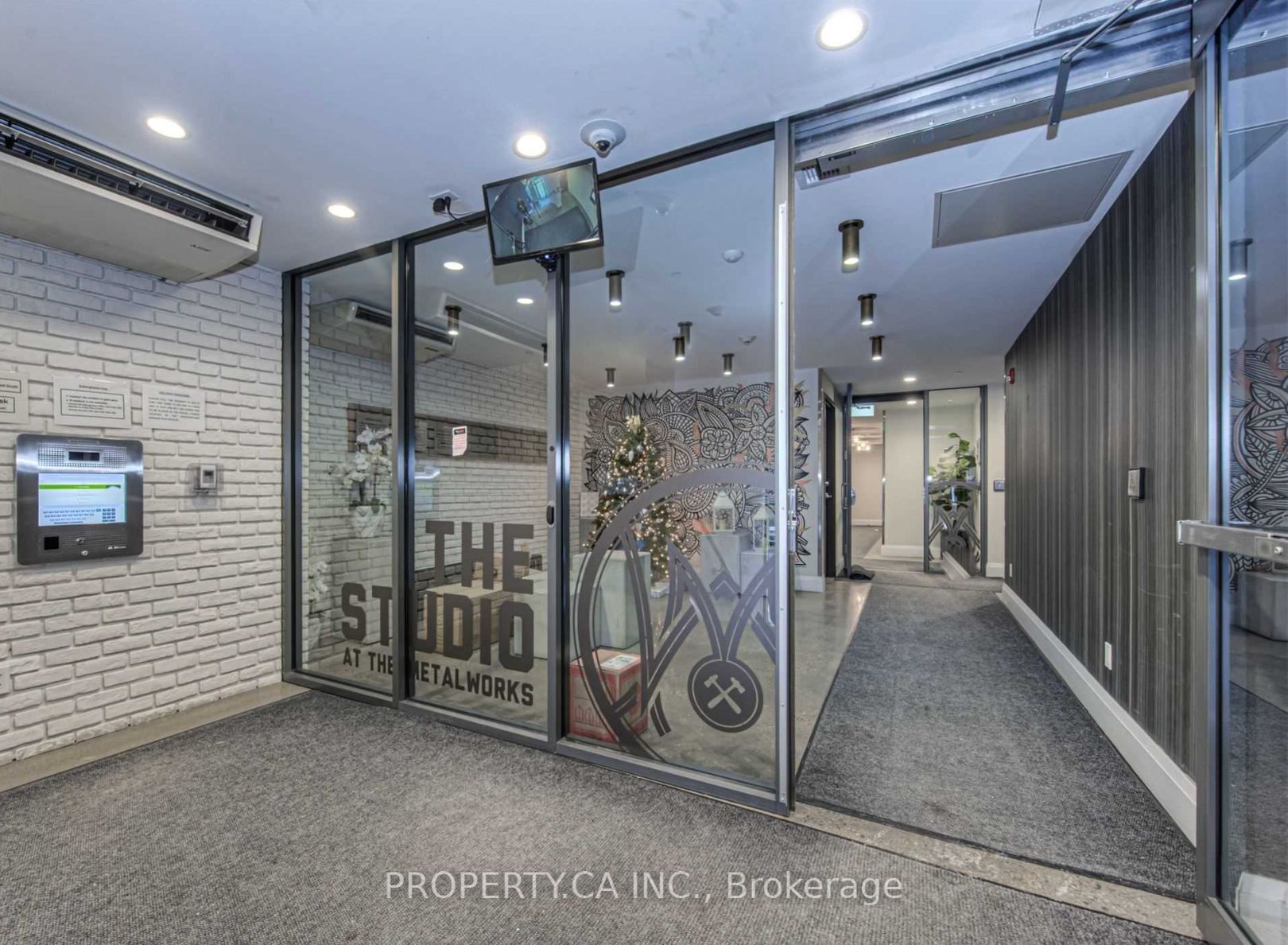 63 Arthur St S Property Photo 14