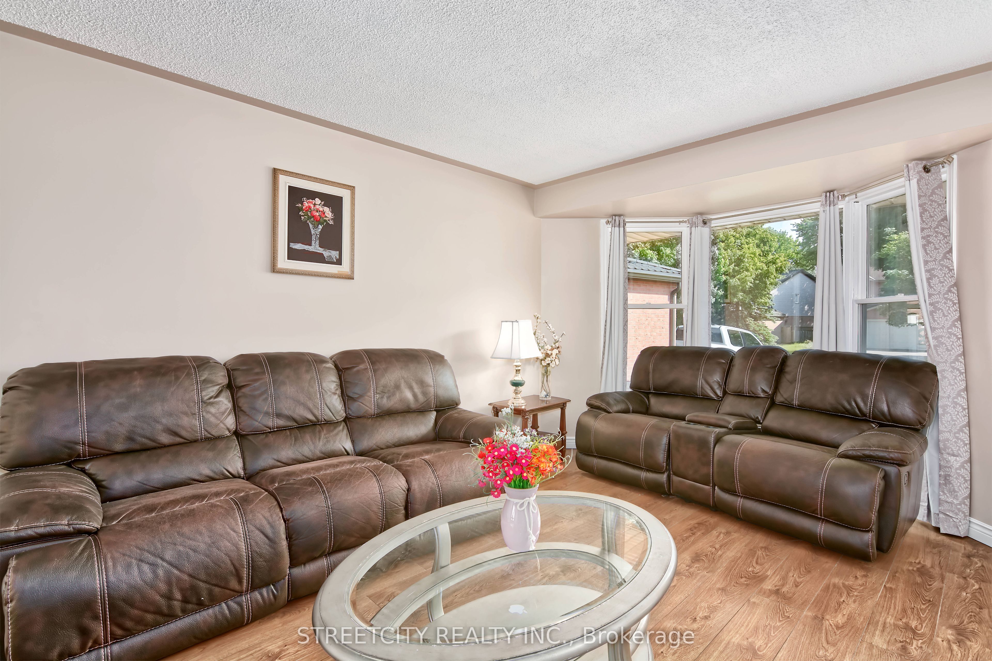 42 Laurel St Property Photo 6