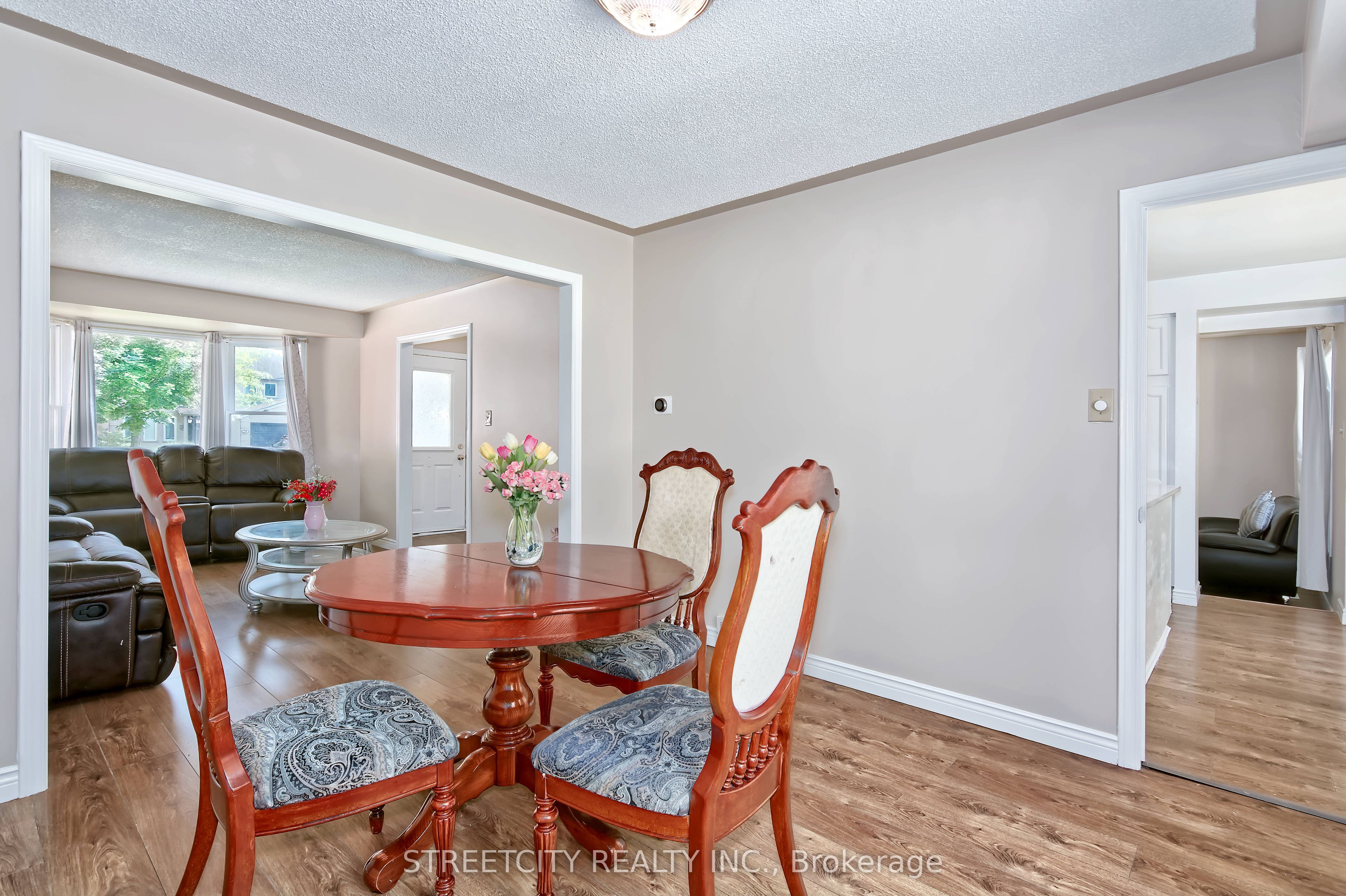 42 Laurel St Property Photo 8