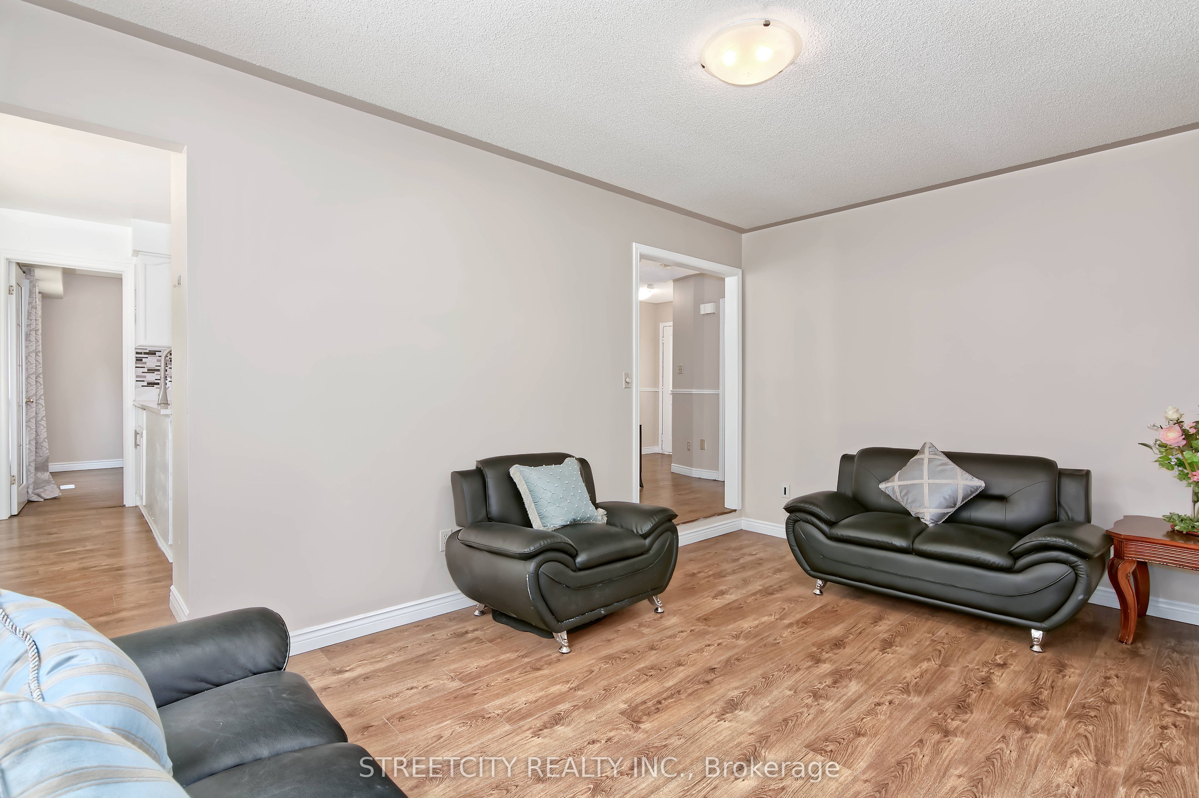 42 Laurel St Property Photo 14