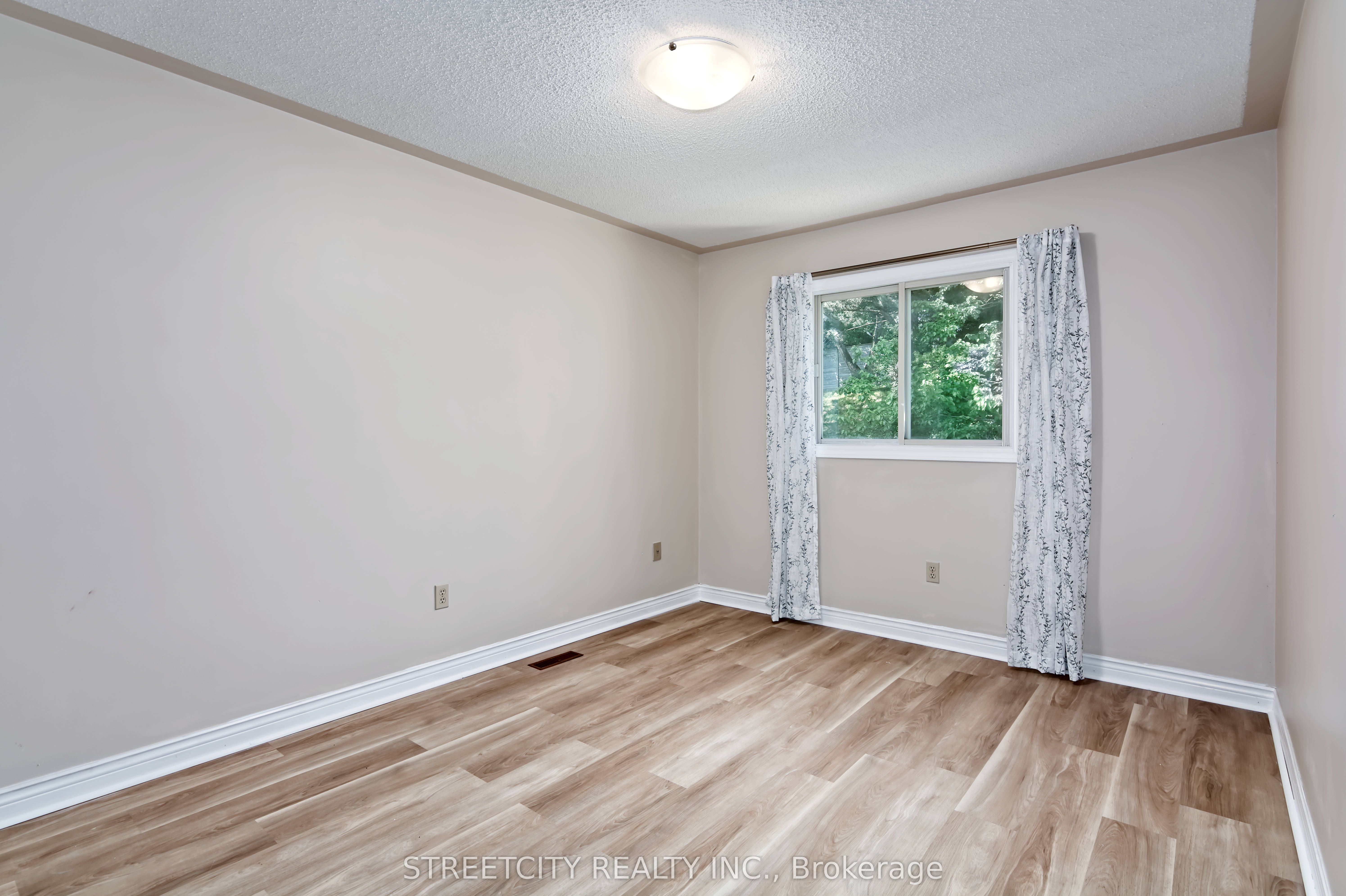 42 Laurel St Property Photo 26
