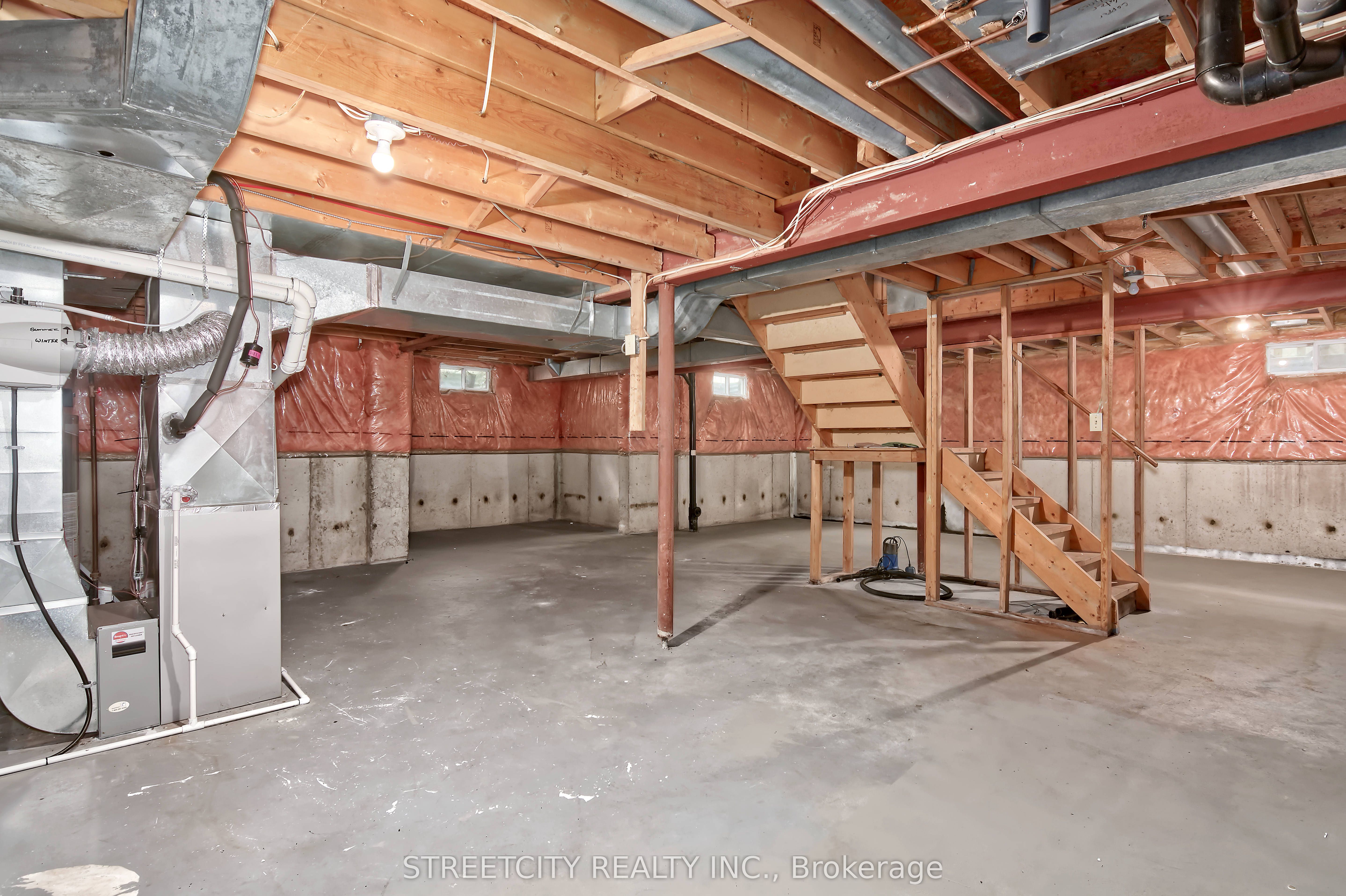 42 Laurel St Property Photo 32