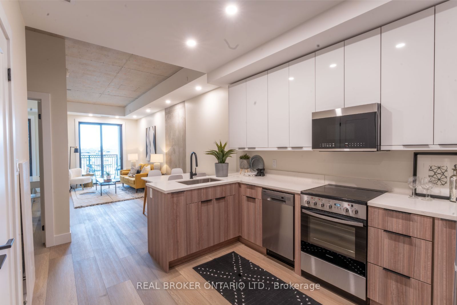 169 James St N Property Photo 1