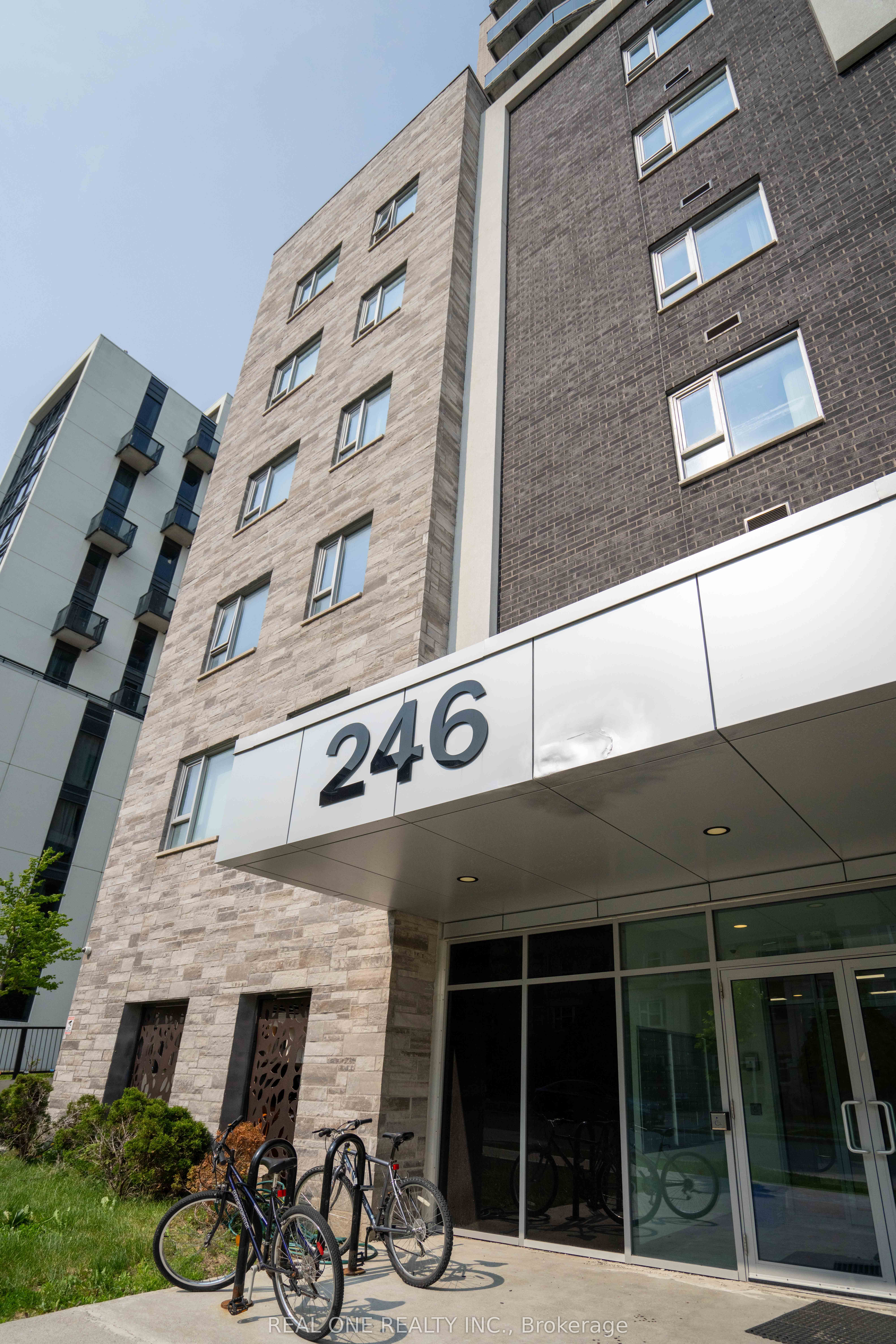 246 Lester Street 902 Property Photo 1