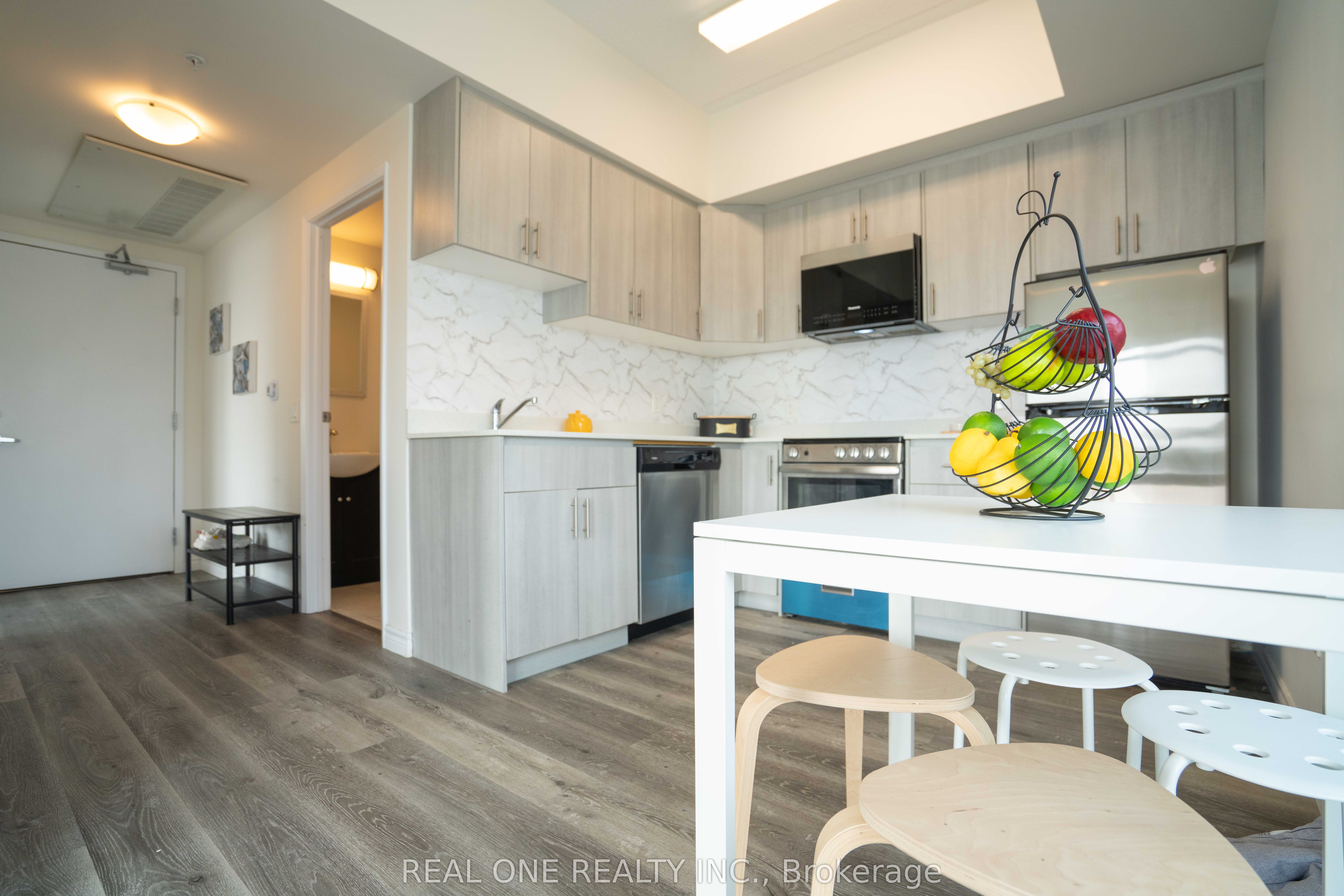 246 Lester Street 902 Property Photo 4