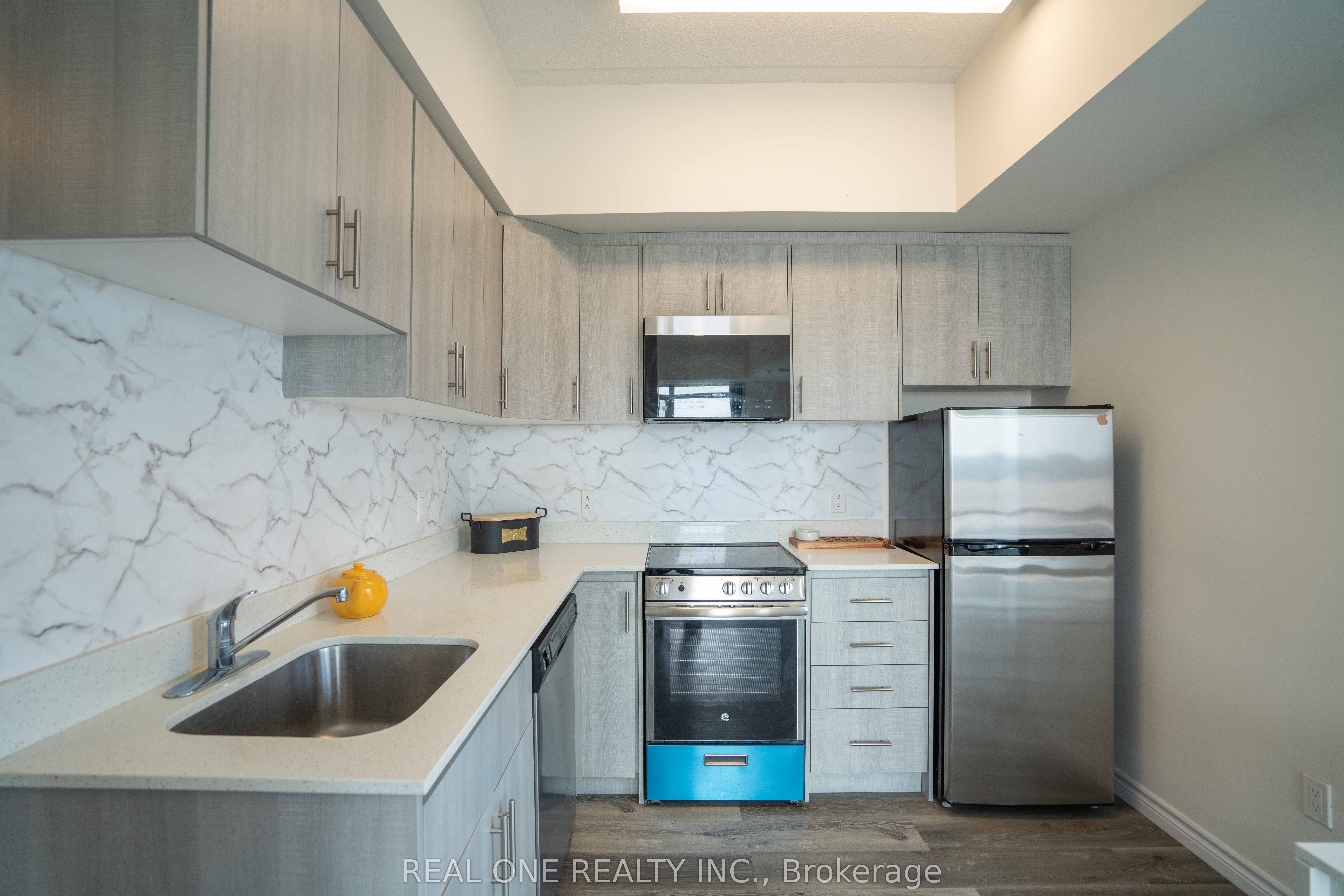 246 Lester Street 902 Property Photo 6