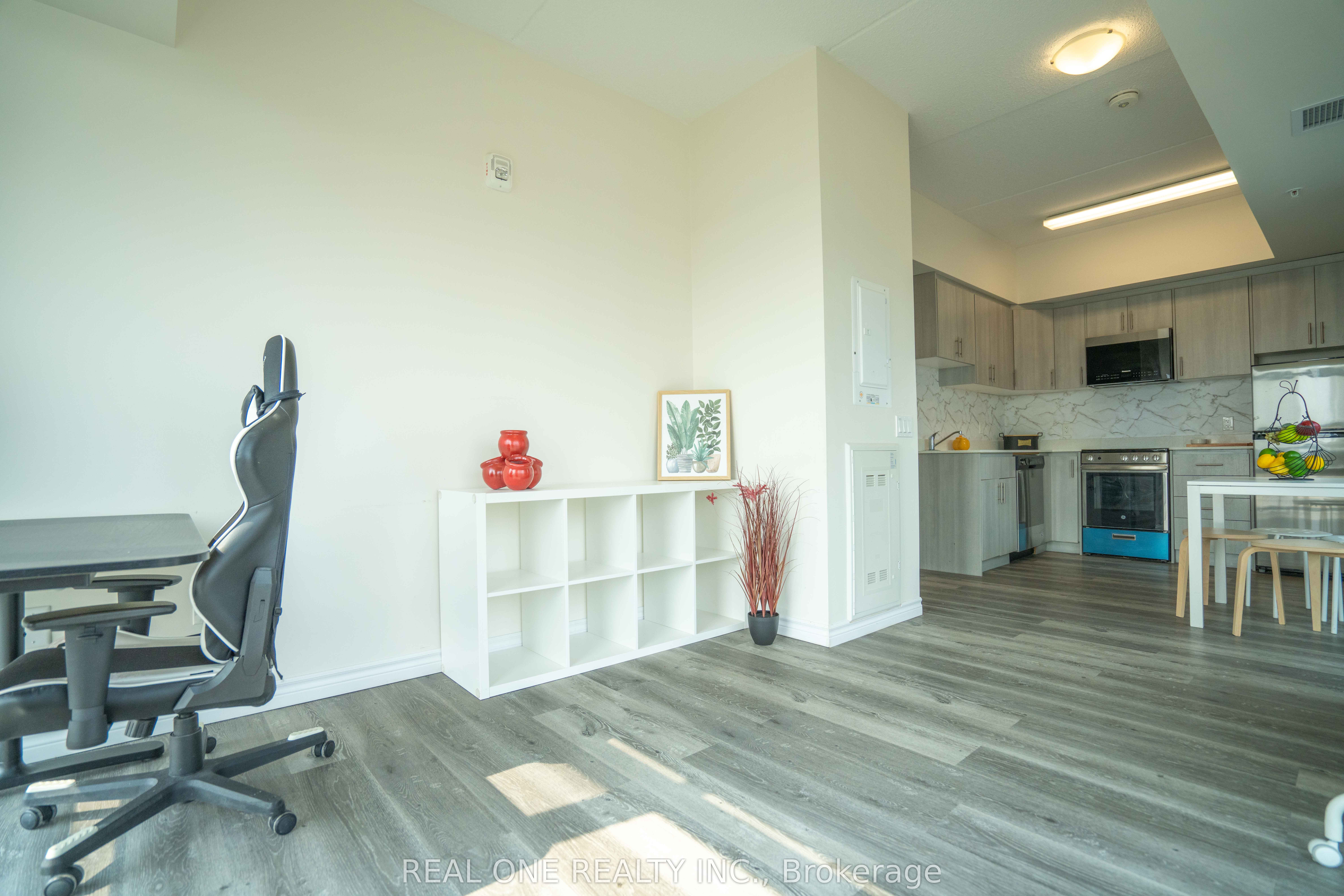 246 Lester Street 902 Property Photo 9