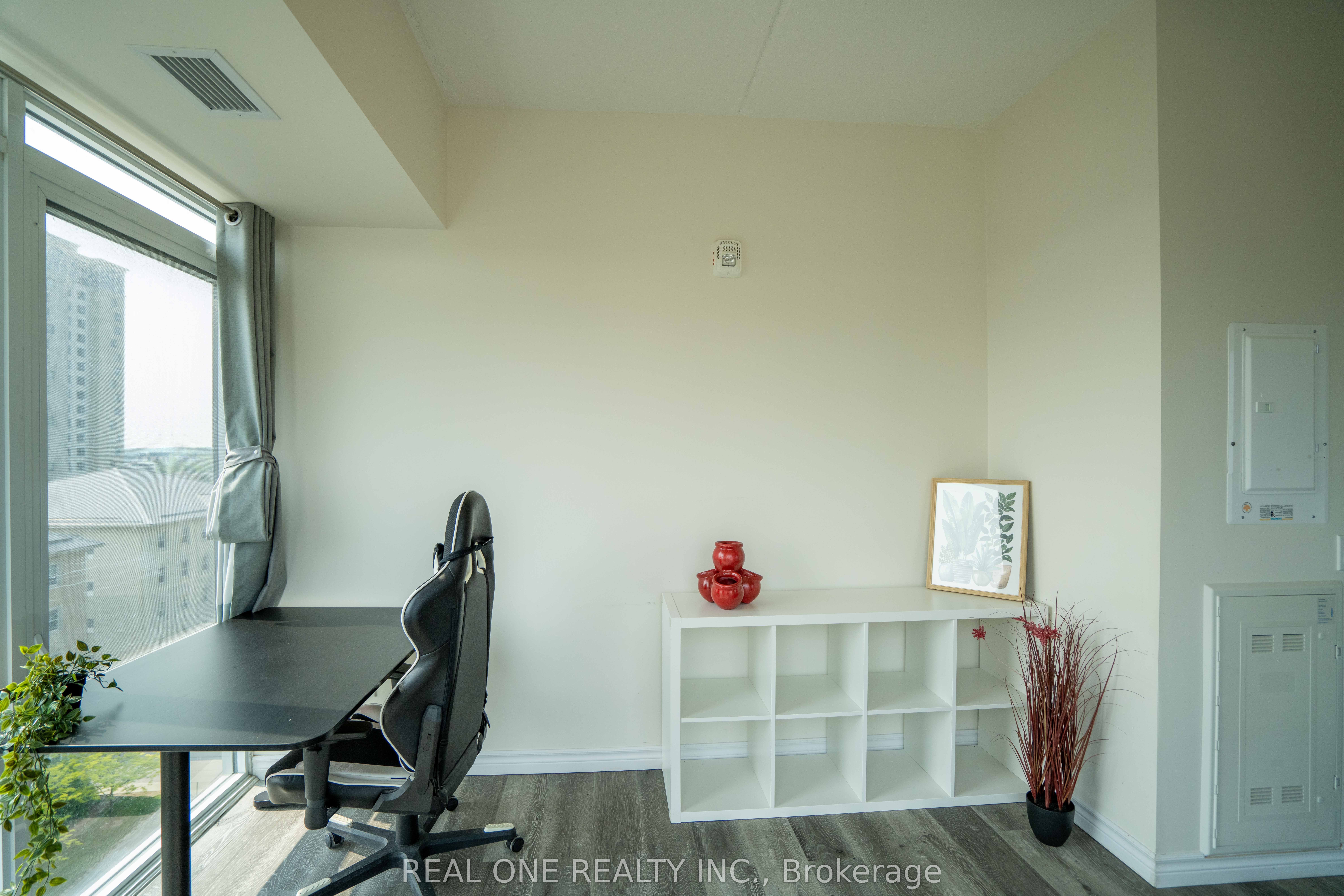 246 Lester Street 902 Property Photo 10