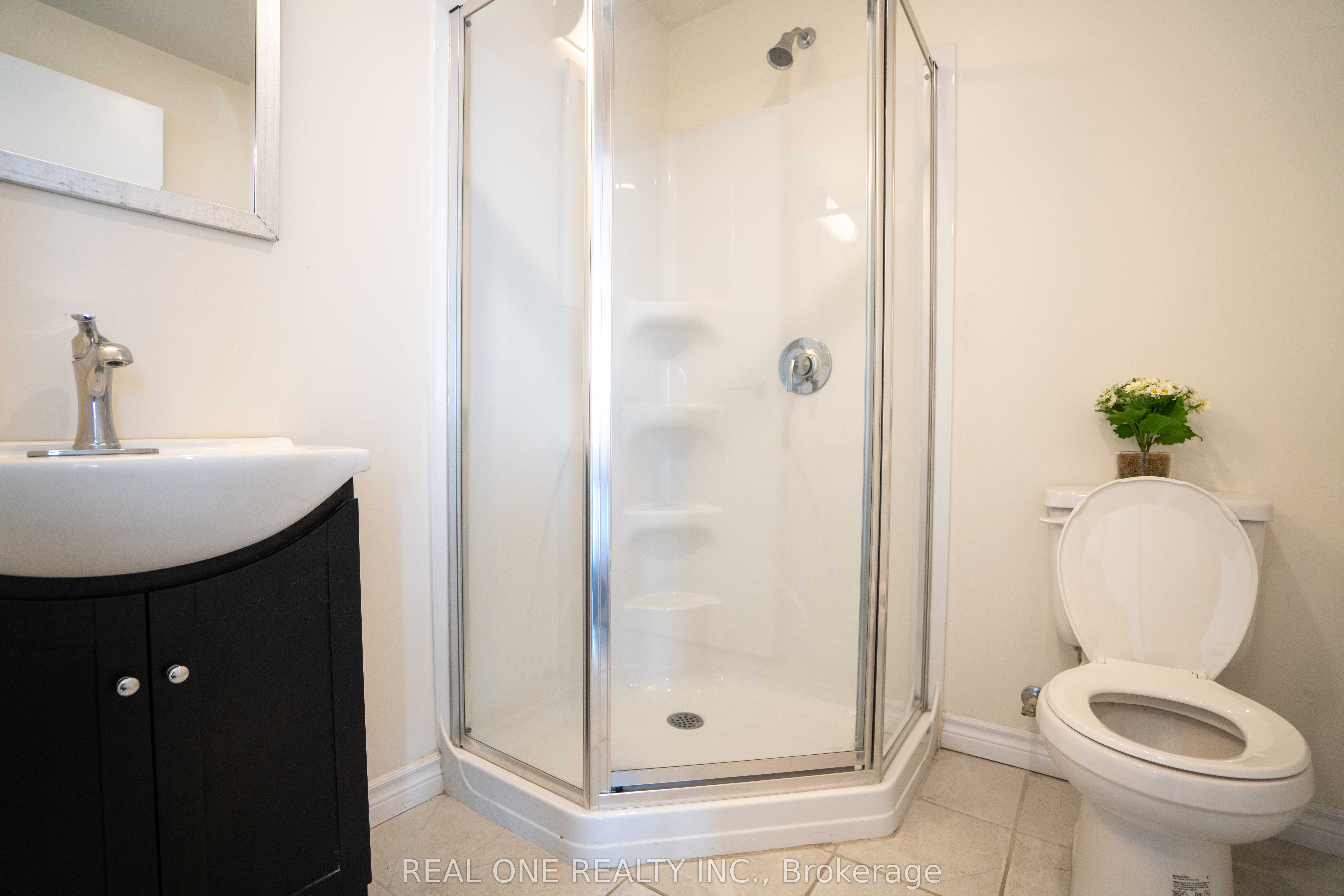 246 Lester Street 902 Property Photo 14