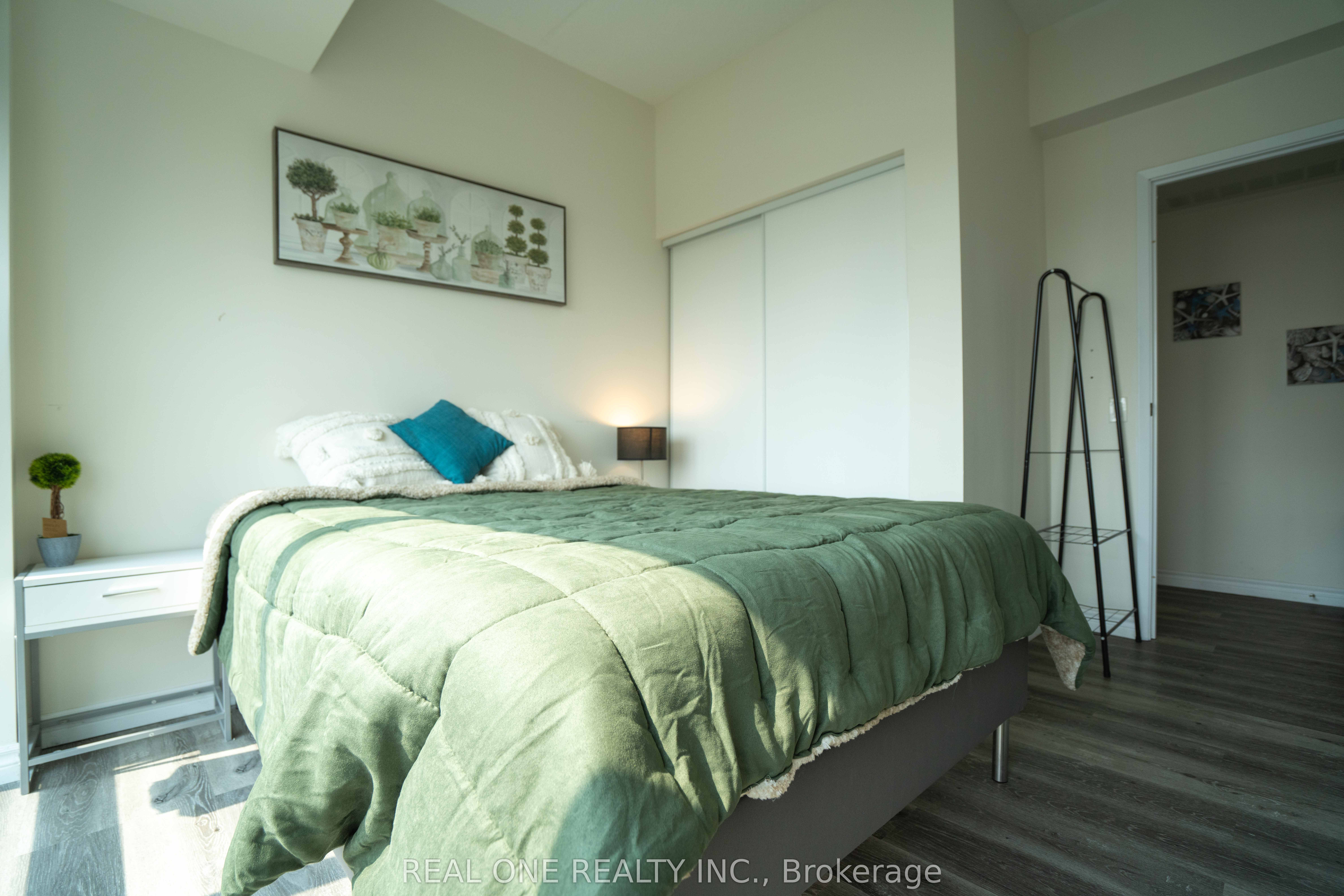 246 Lester Street 902 Property Photo 17