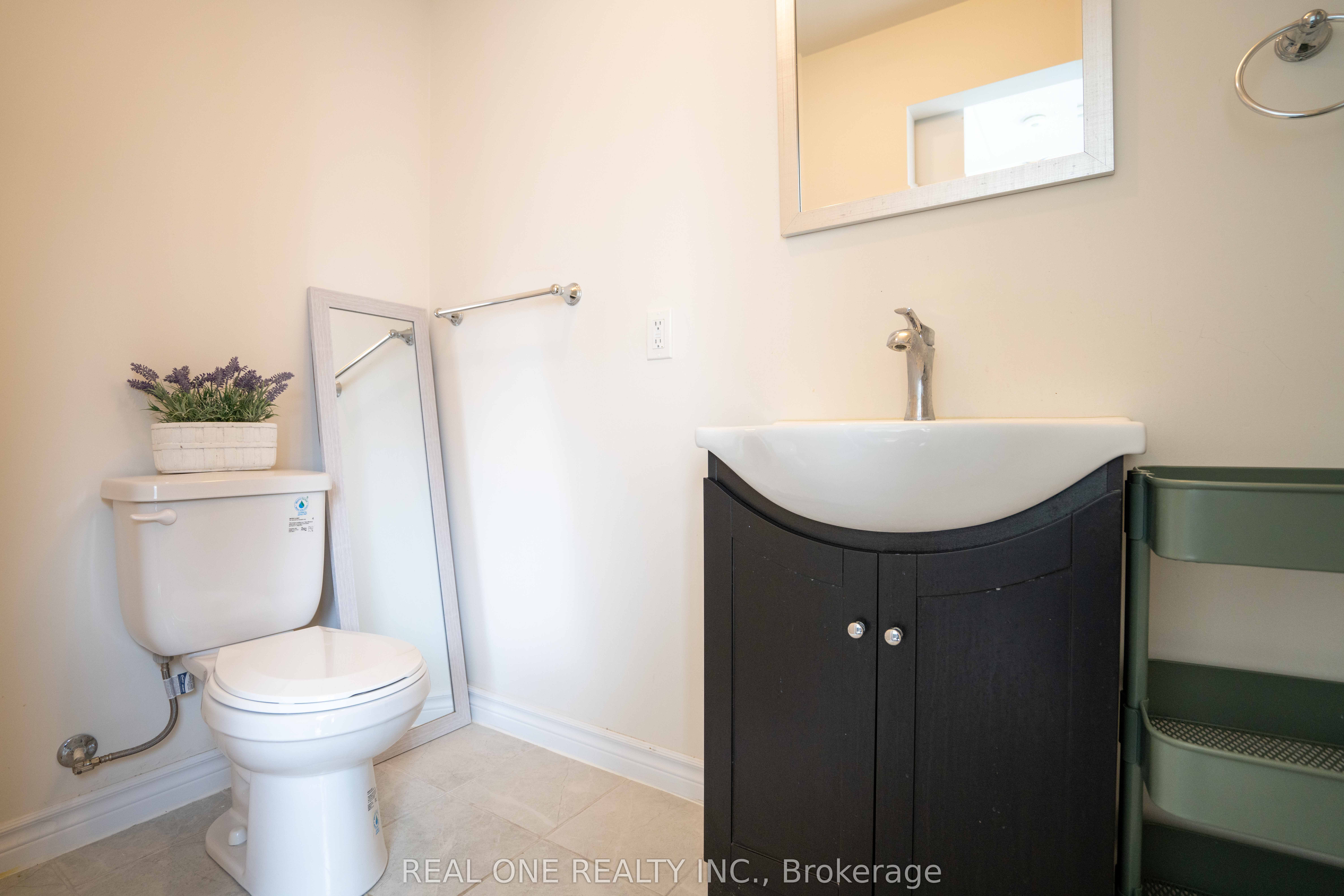 246 Lester Street 902 Property Photo 18