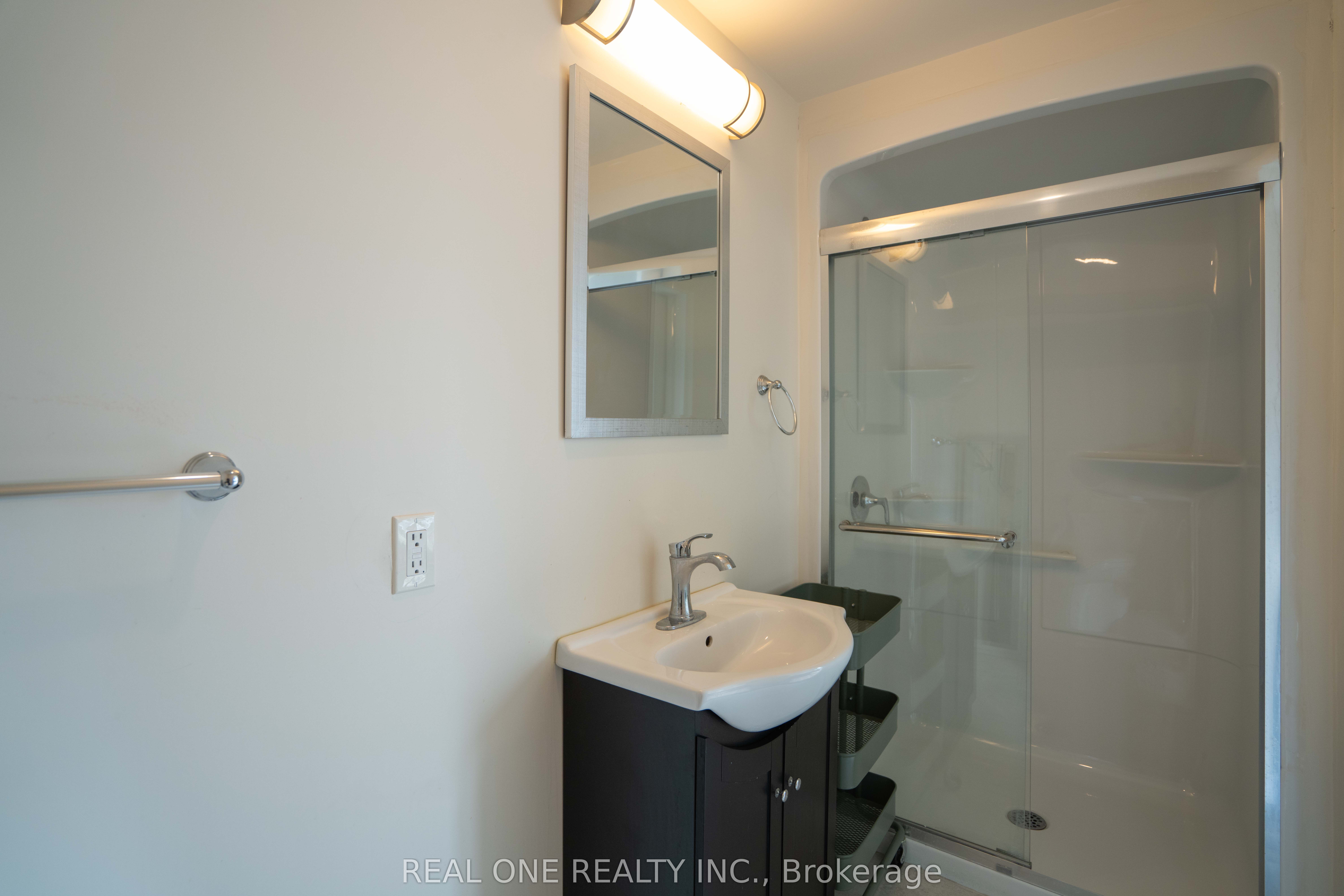 246 Lester Street 902 Property Photo 19