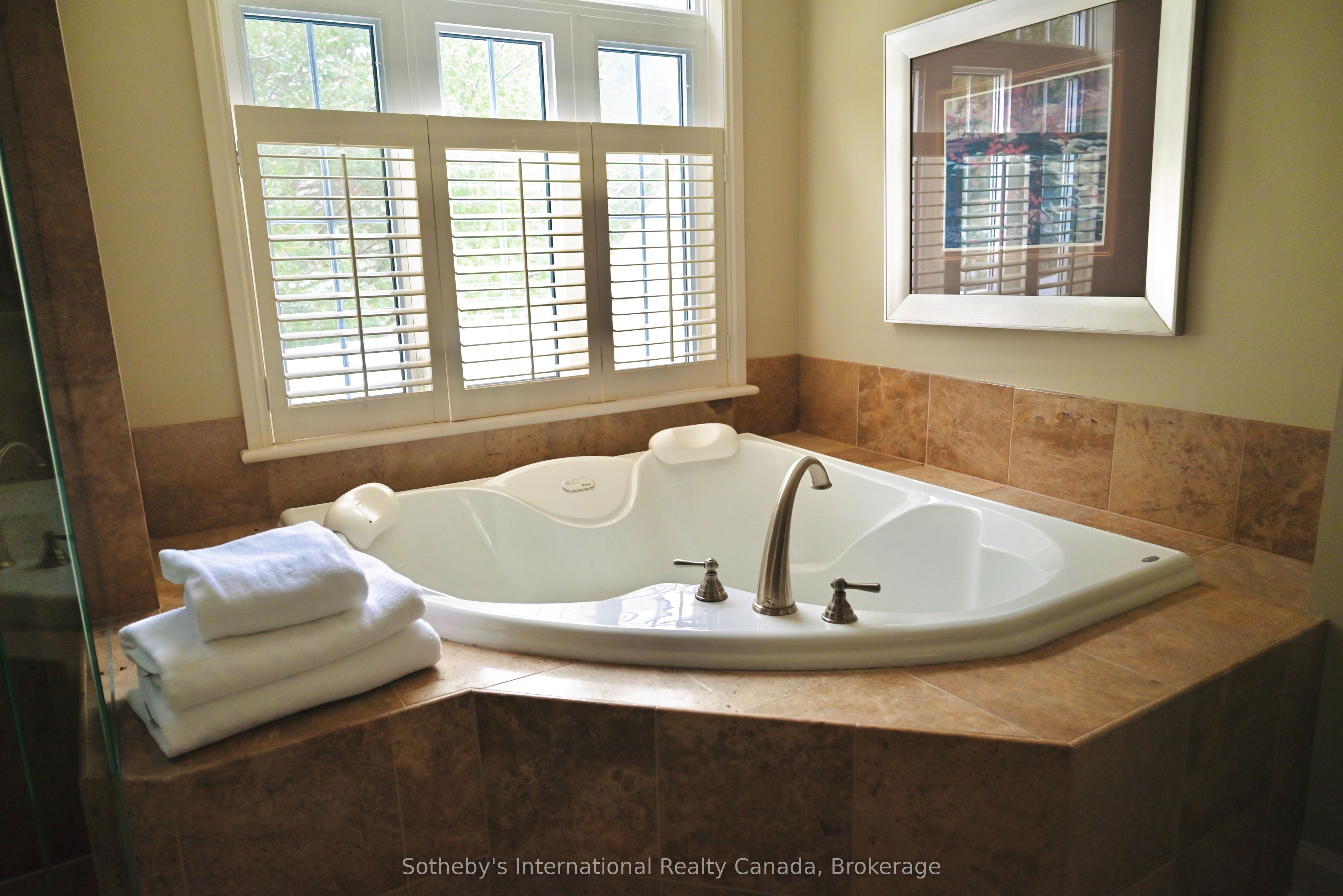 3876 Muskoka Road 118 Road W C4 W9 Property Photo 29