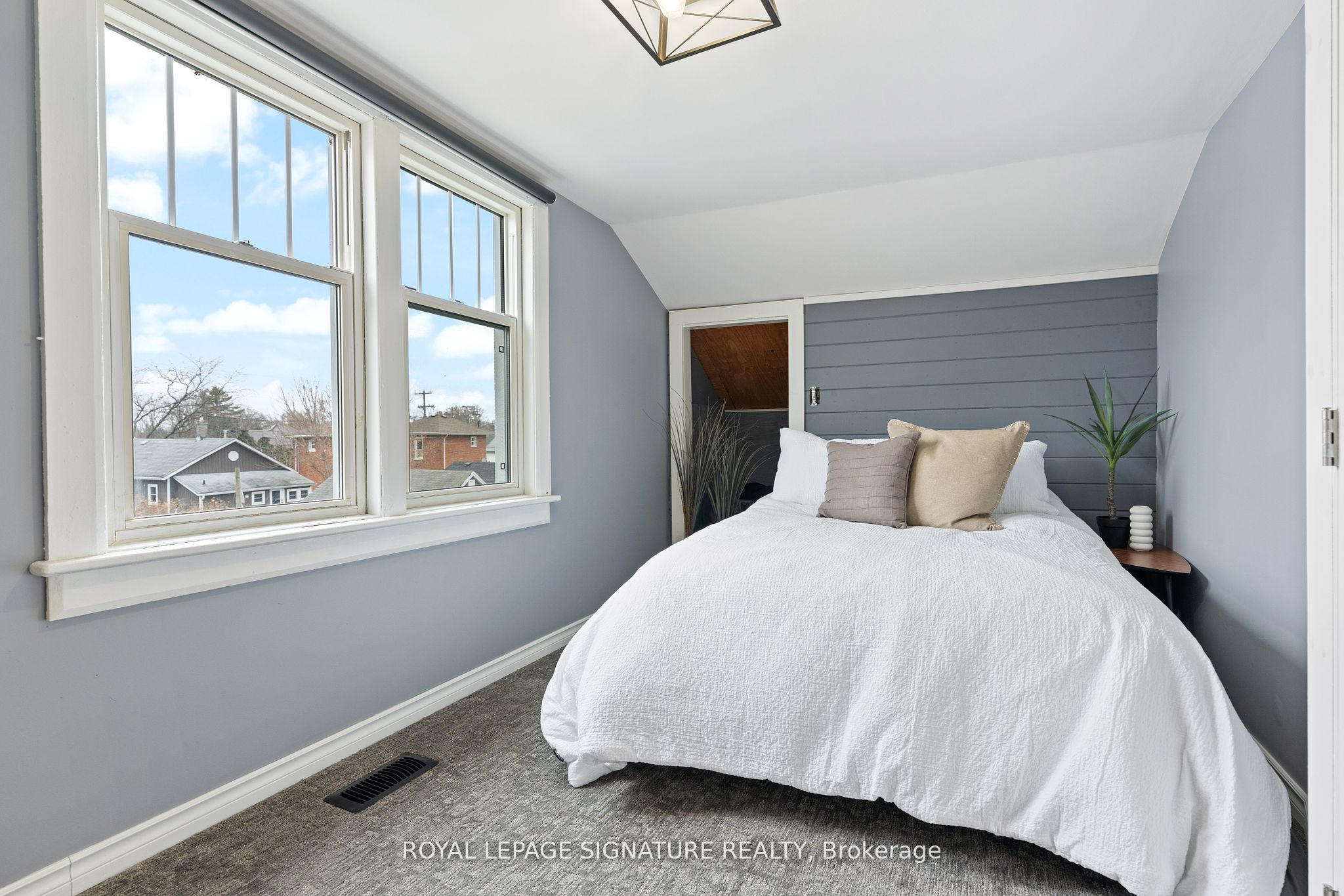 108 Nelson St E Property Photo 13