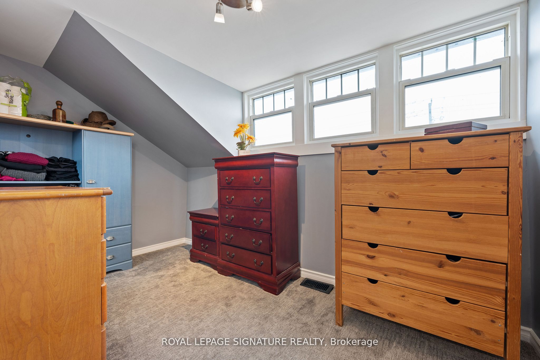 108 Nelson St E Property Photo 15