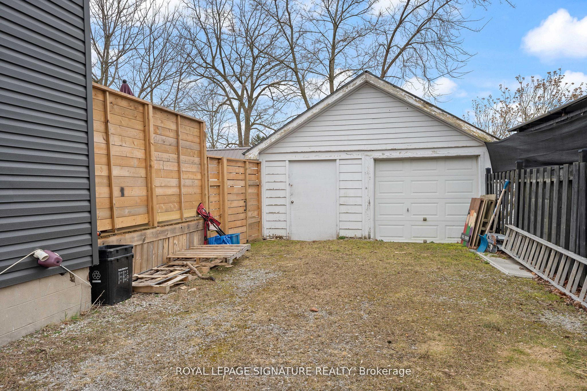 108 Nelson St E Property Photo 22