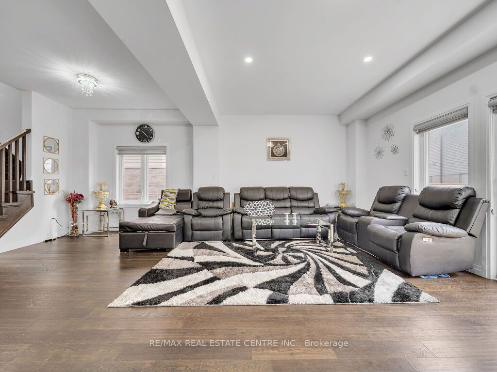 #177 - 30 Times Square Boulevard Property Photo 17