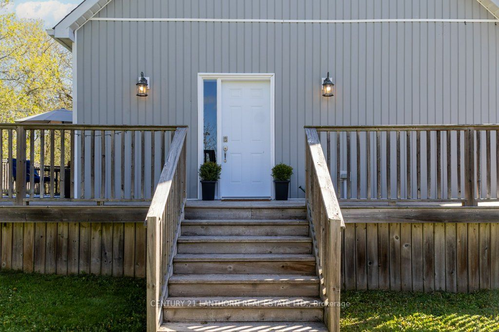 986 Black Rd Property Photo 2