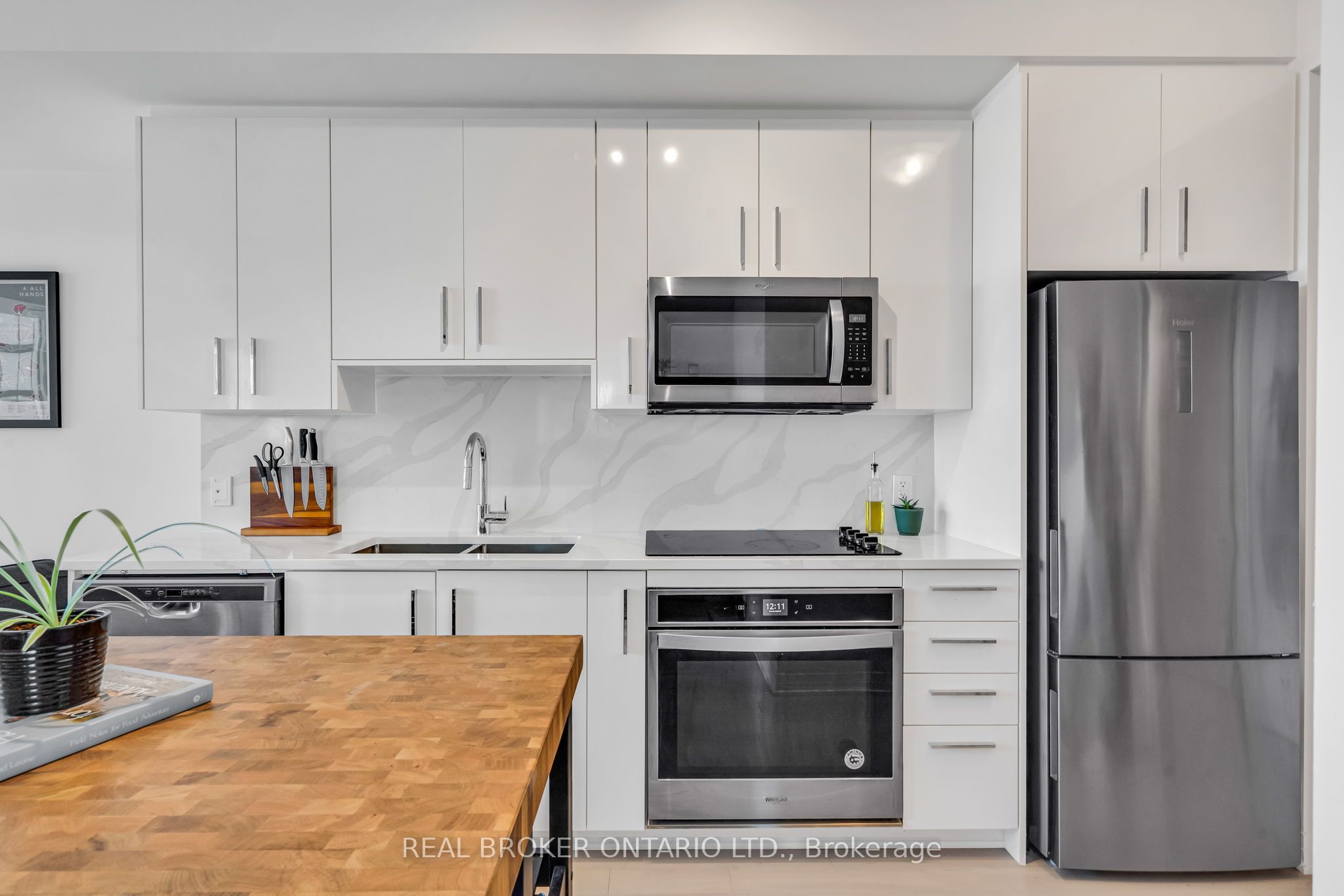 805 Carling Avenue 802 Property Photo 4