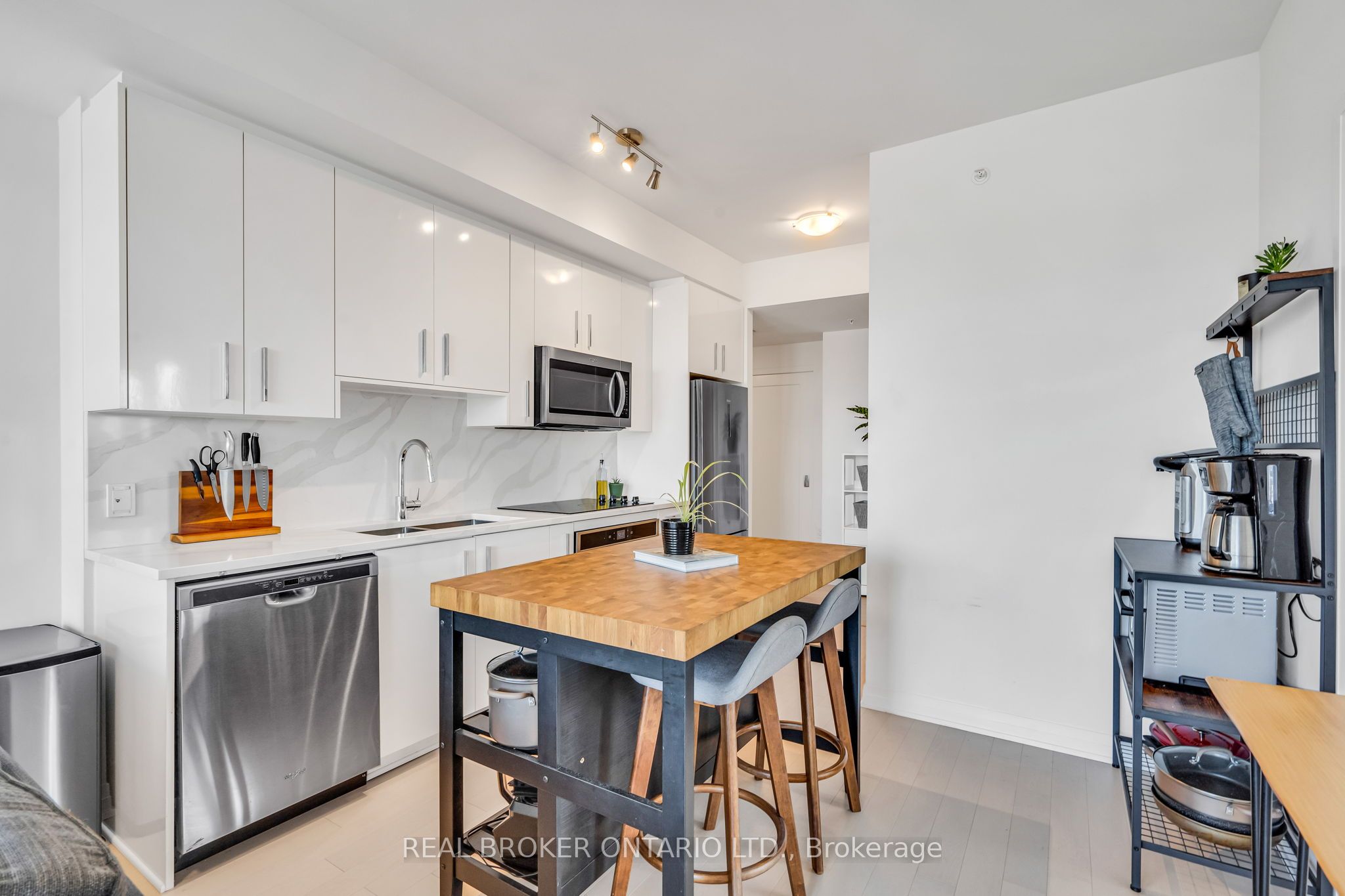 805 Carling Avenue 802 Property Photo 6