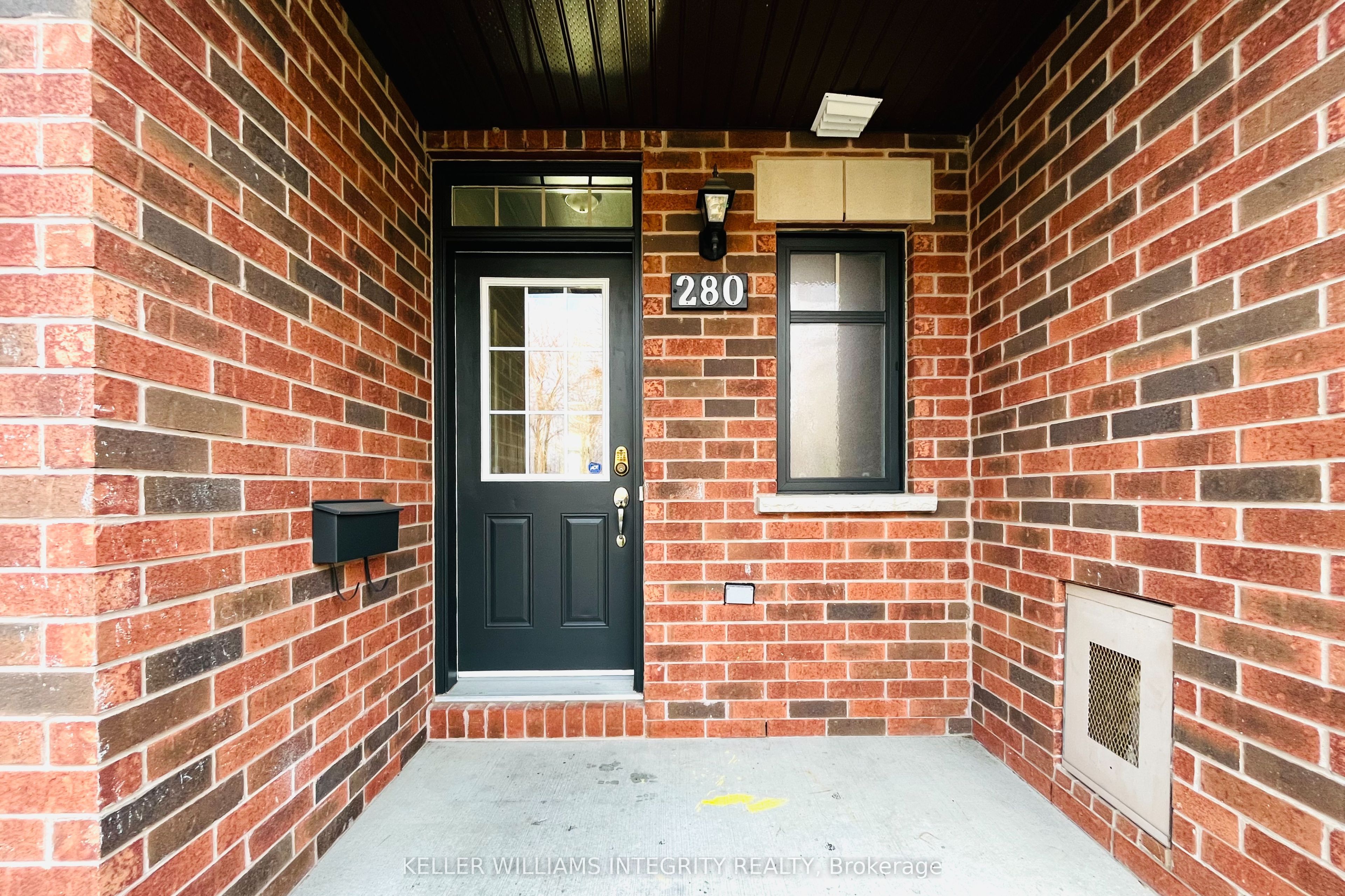 280 Celtic Ridge Cres Property Photo 2