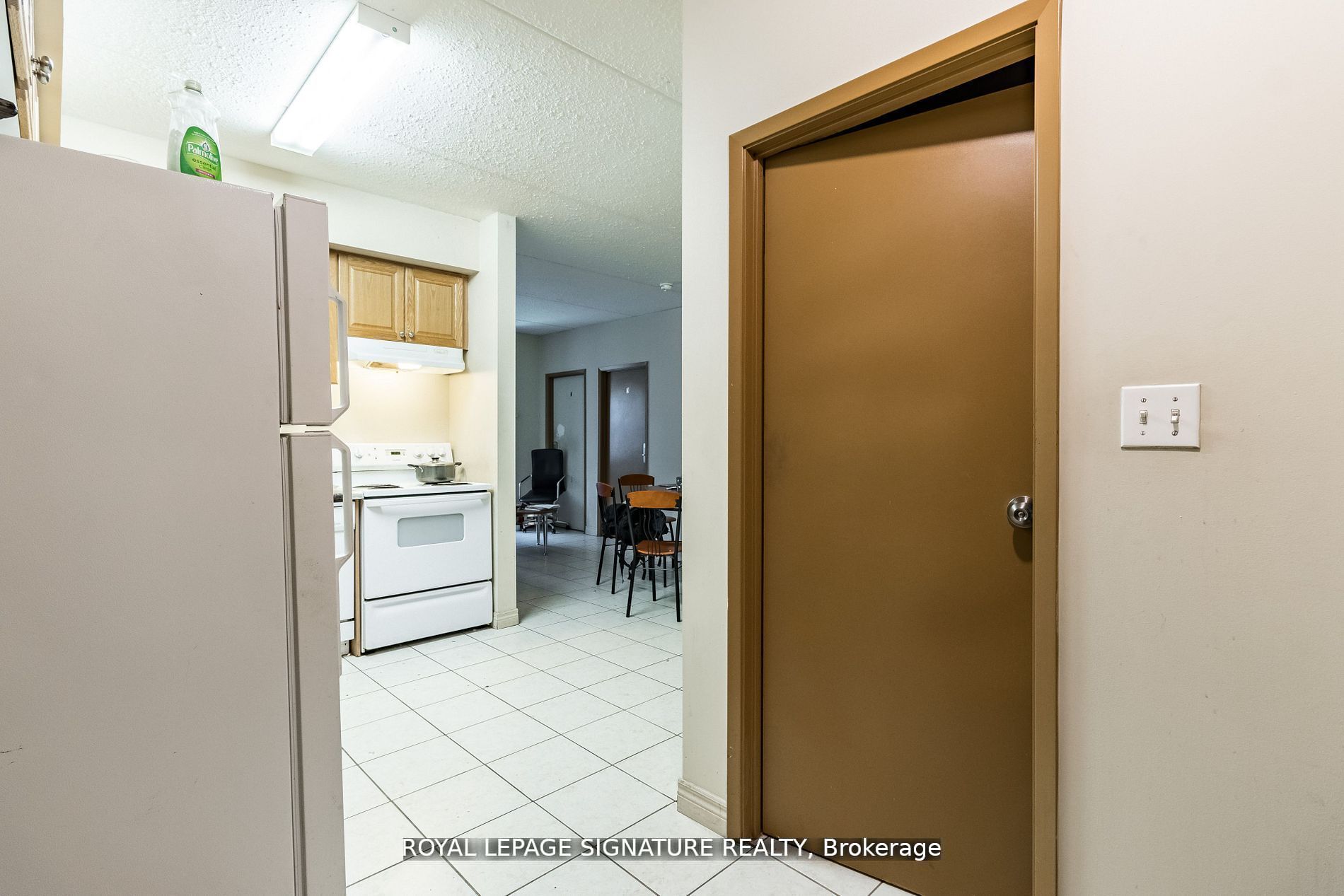 253 Lester St Property Photo 10