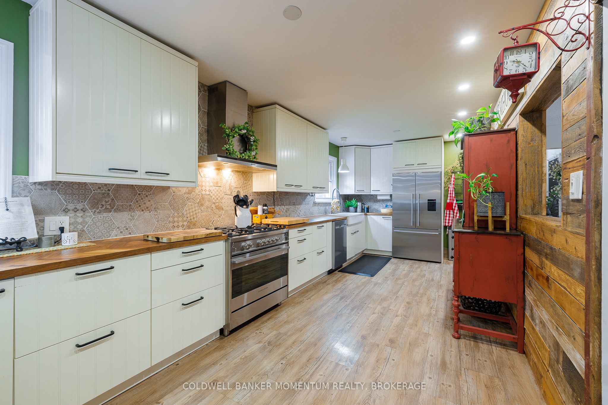 7 Overholt Street Property Photo 25
