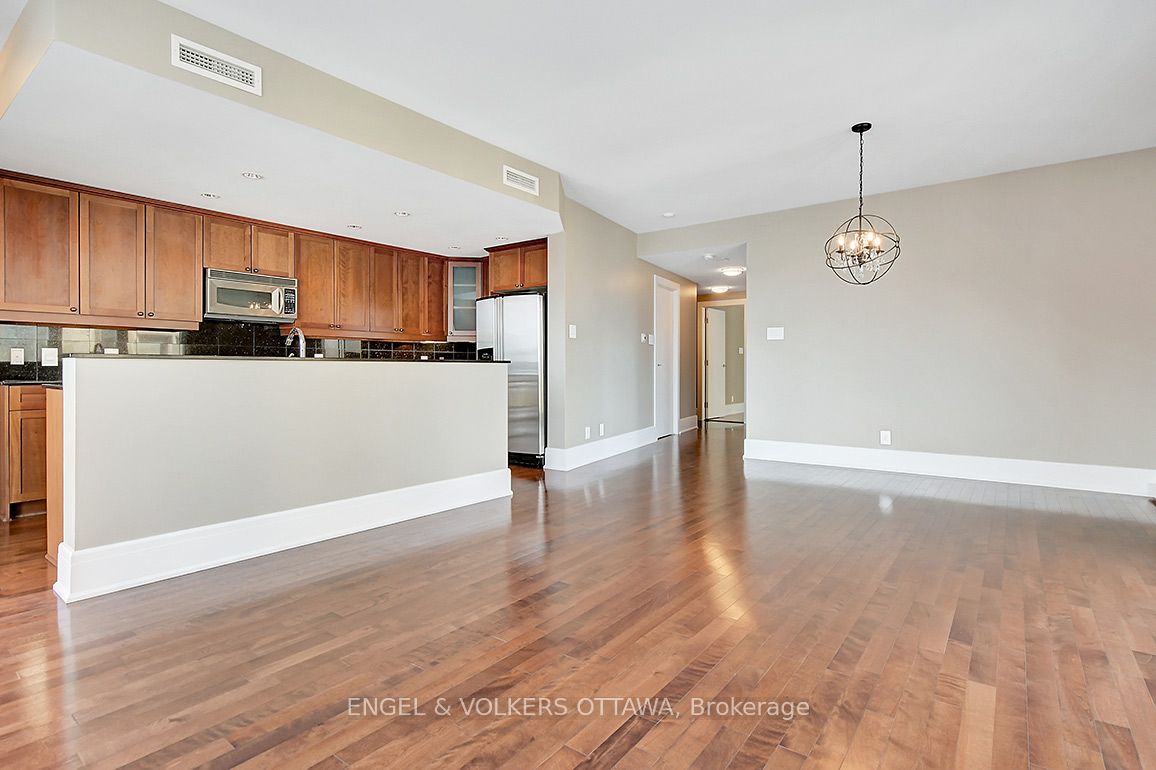 700 Sussex Drive 405 Property Photo 14