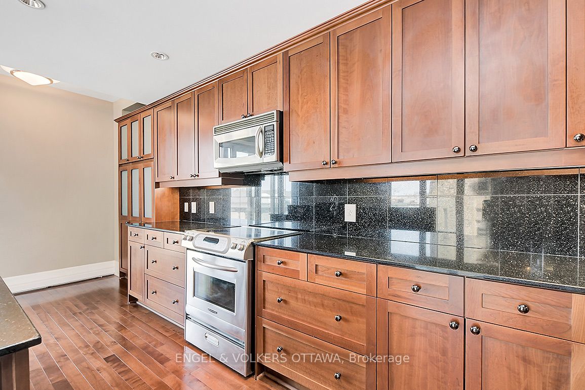 700 Sussex Drive 405 Property Photo 17