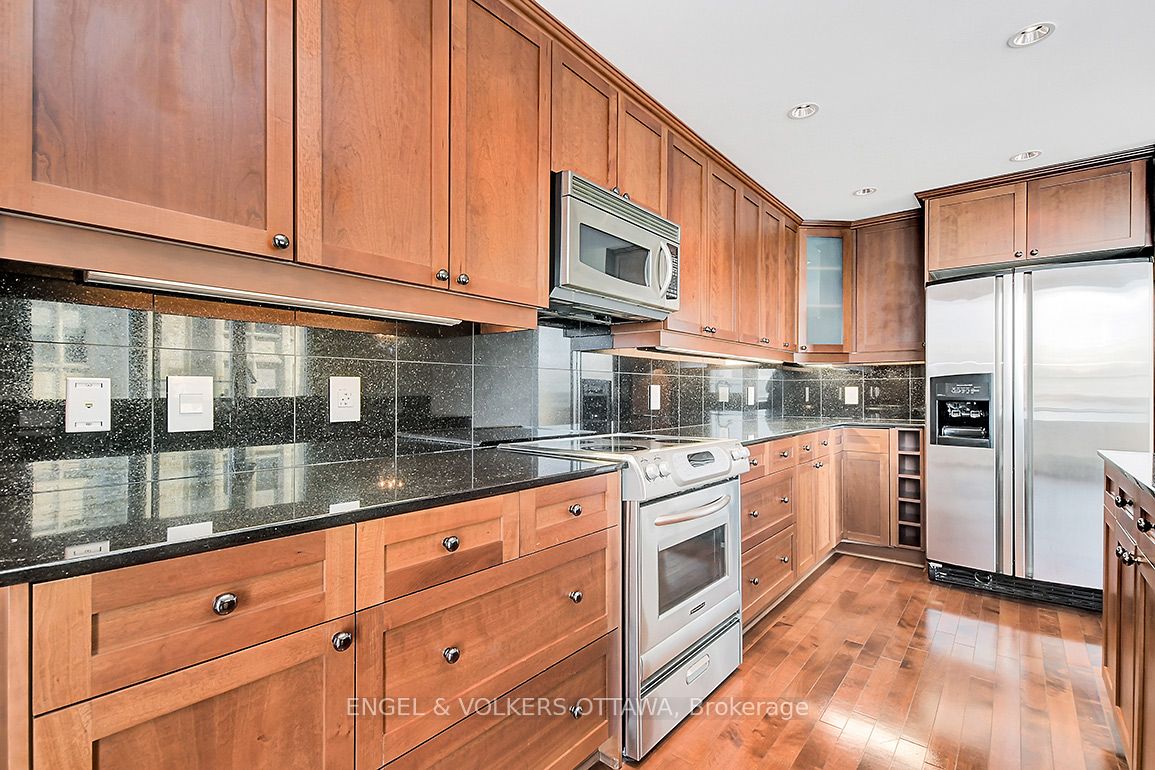 700 Sussex Drive 405 Property Photo 19